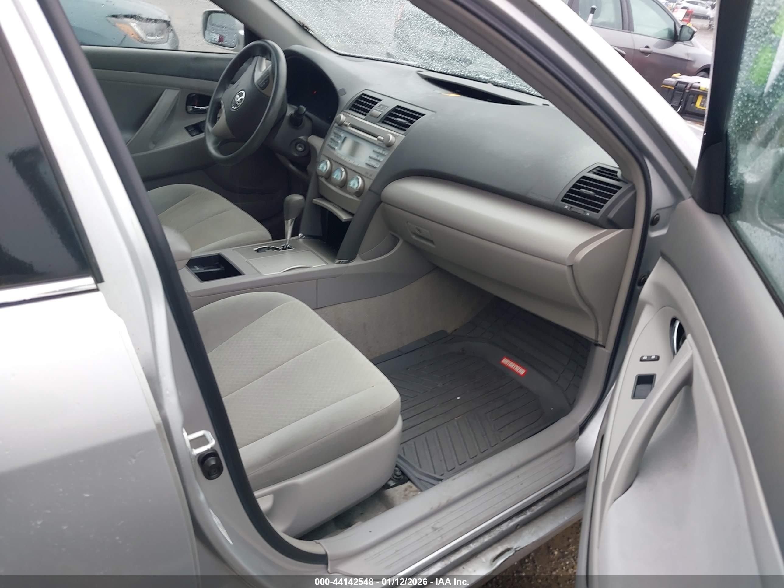 TOYOTA CAMRY image 5