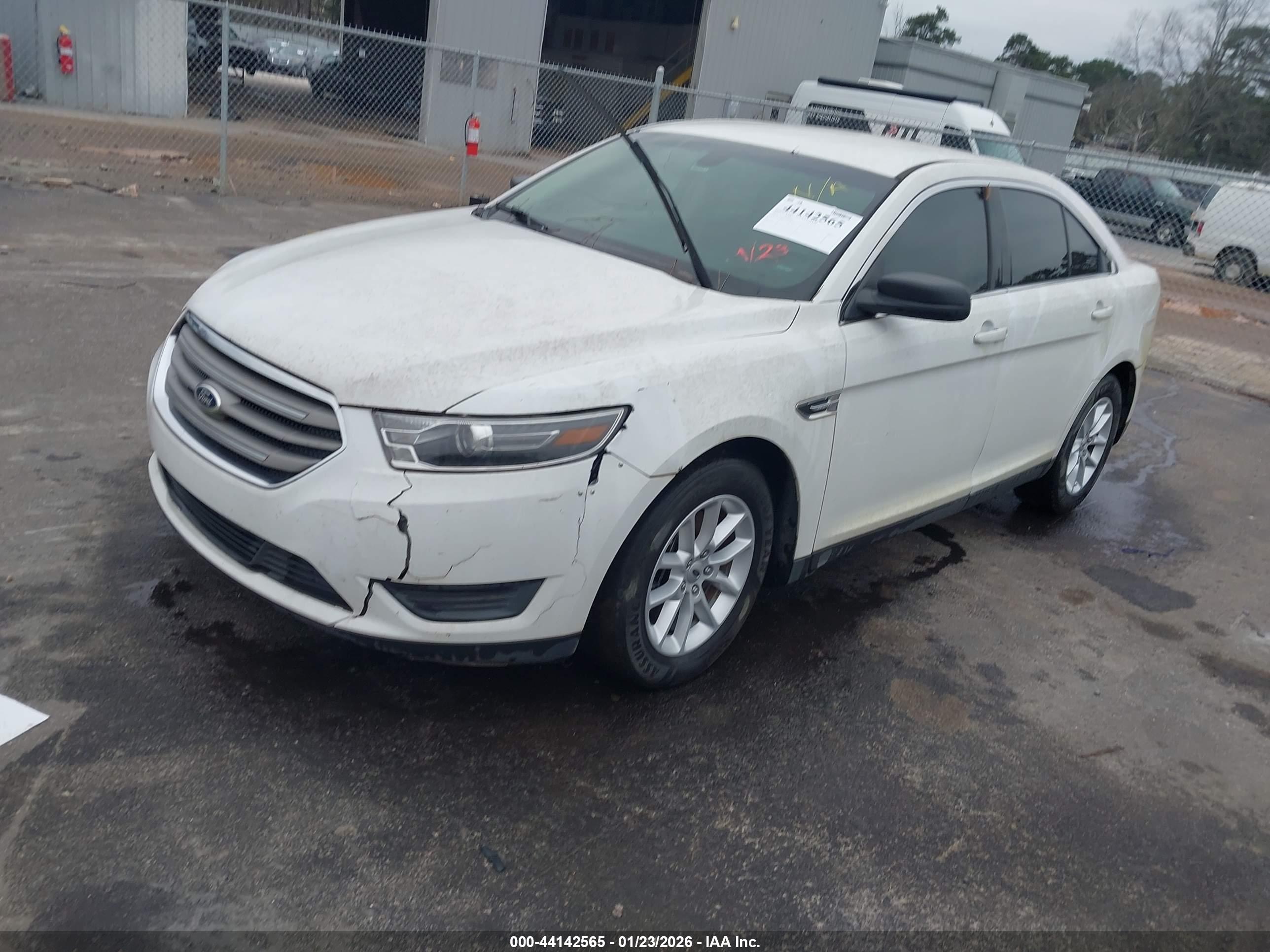 FORD TAURUS image 2