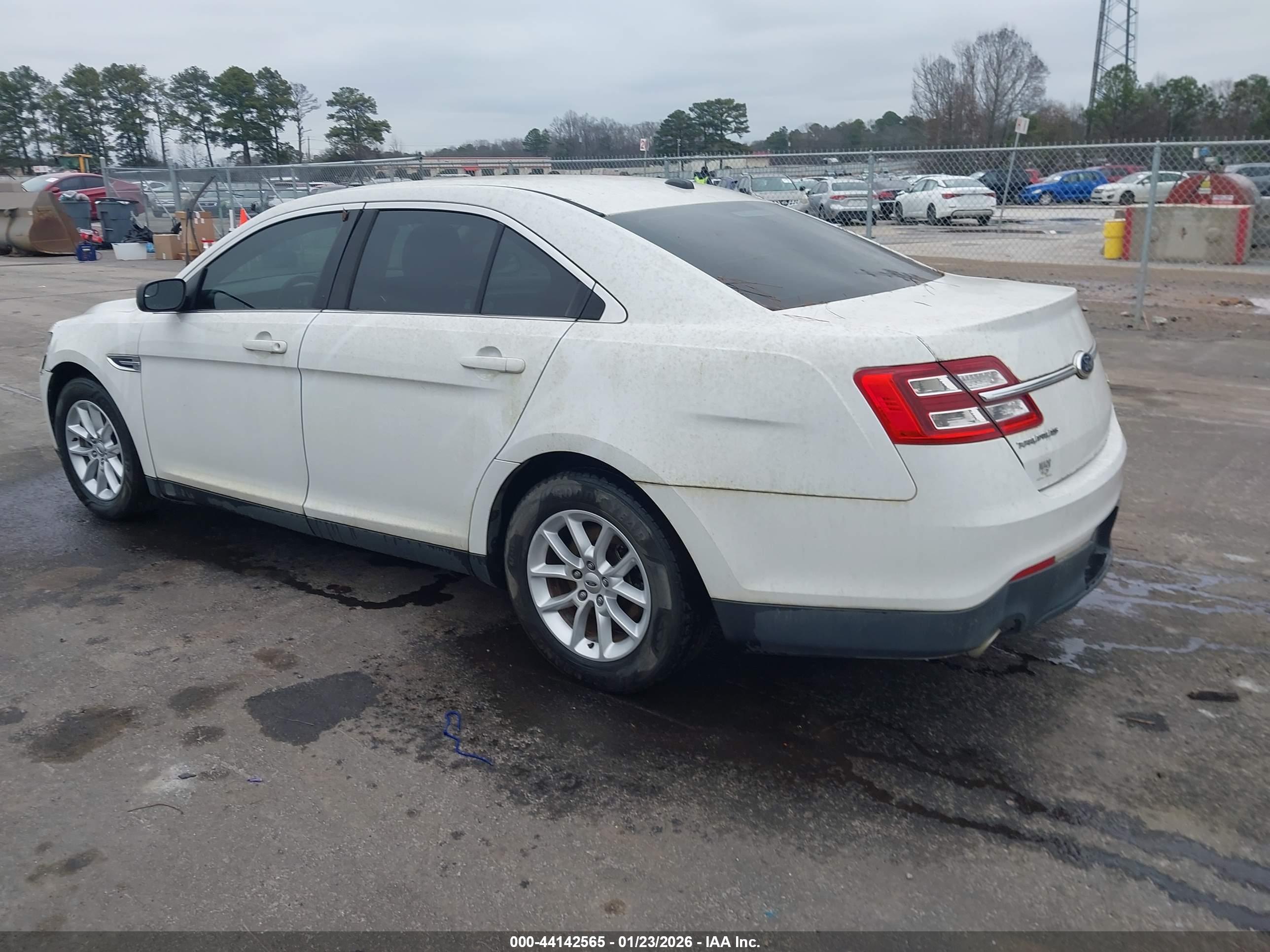 FORD TAURUS image 3