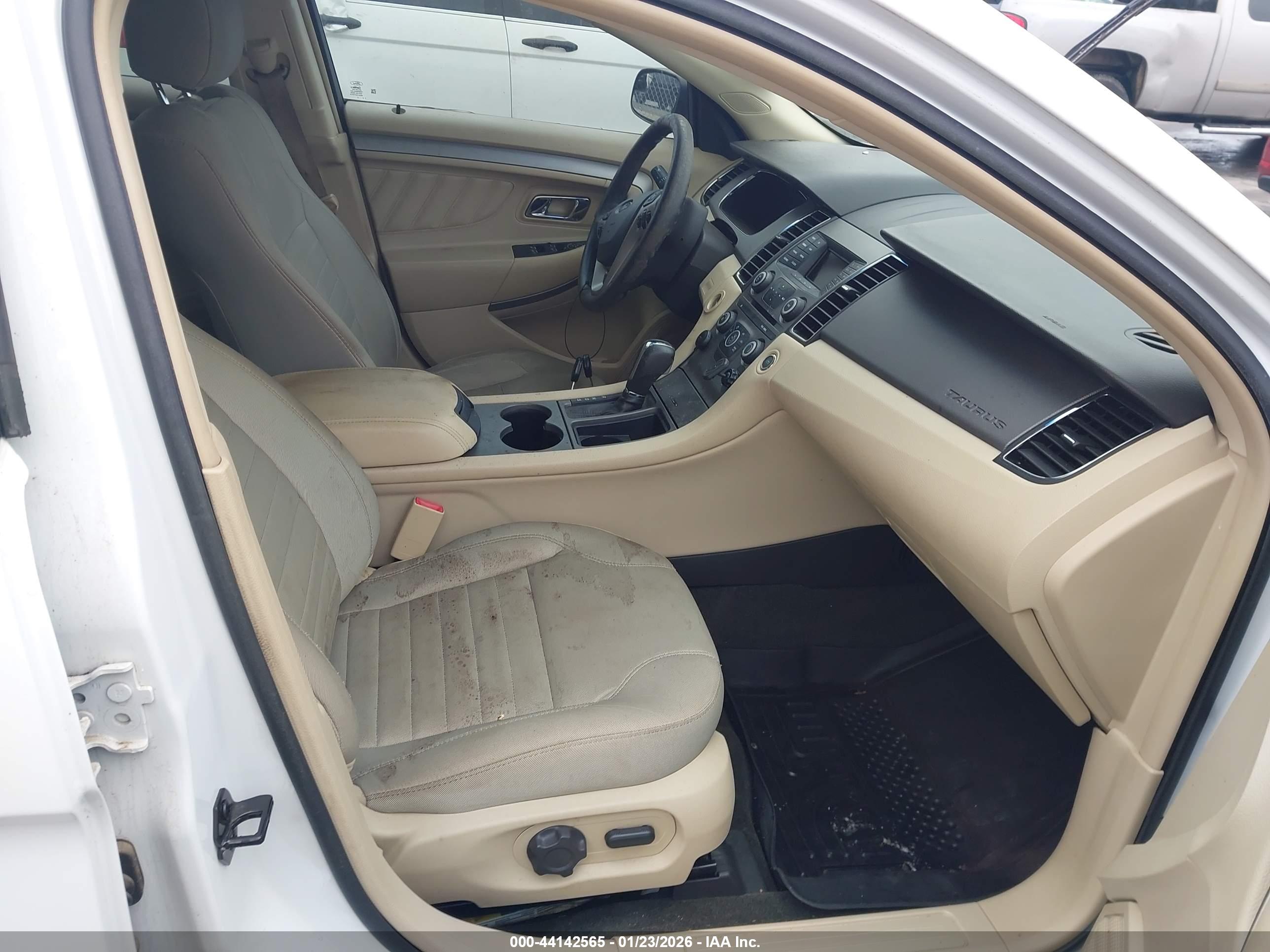 FORD TAURUS image 5