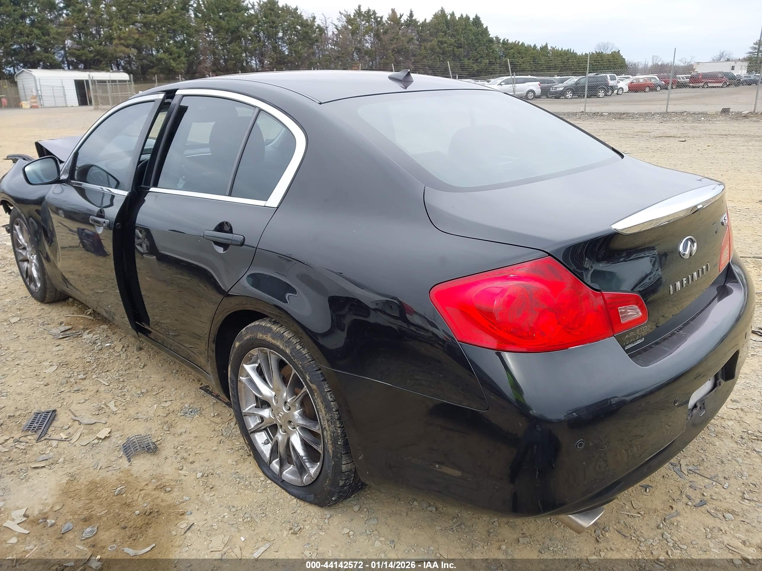 INFINITI G37 image 3
