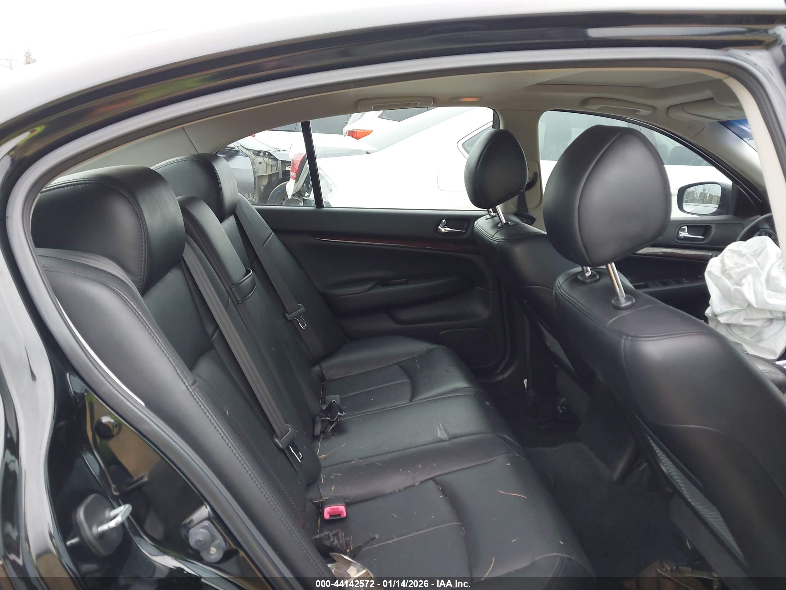 INFINITI G37 image 8