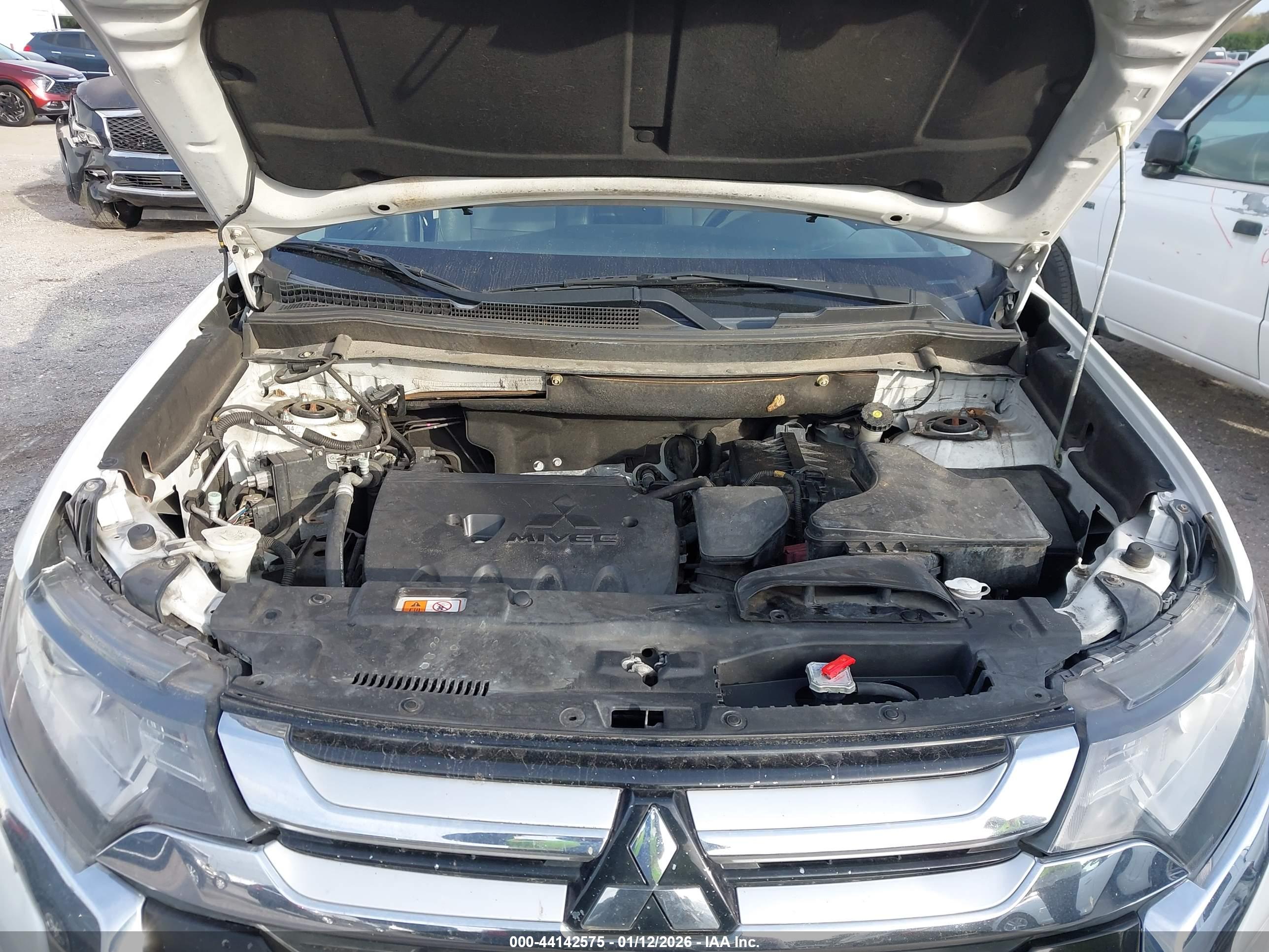 MITSUBISHI OUTLANDER image 10