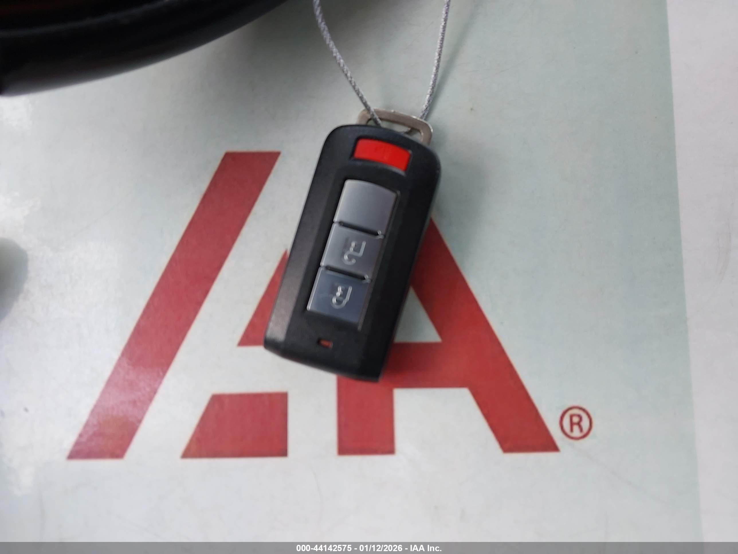 MITSUBISHI OUTLANDER image 11