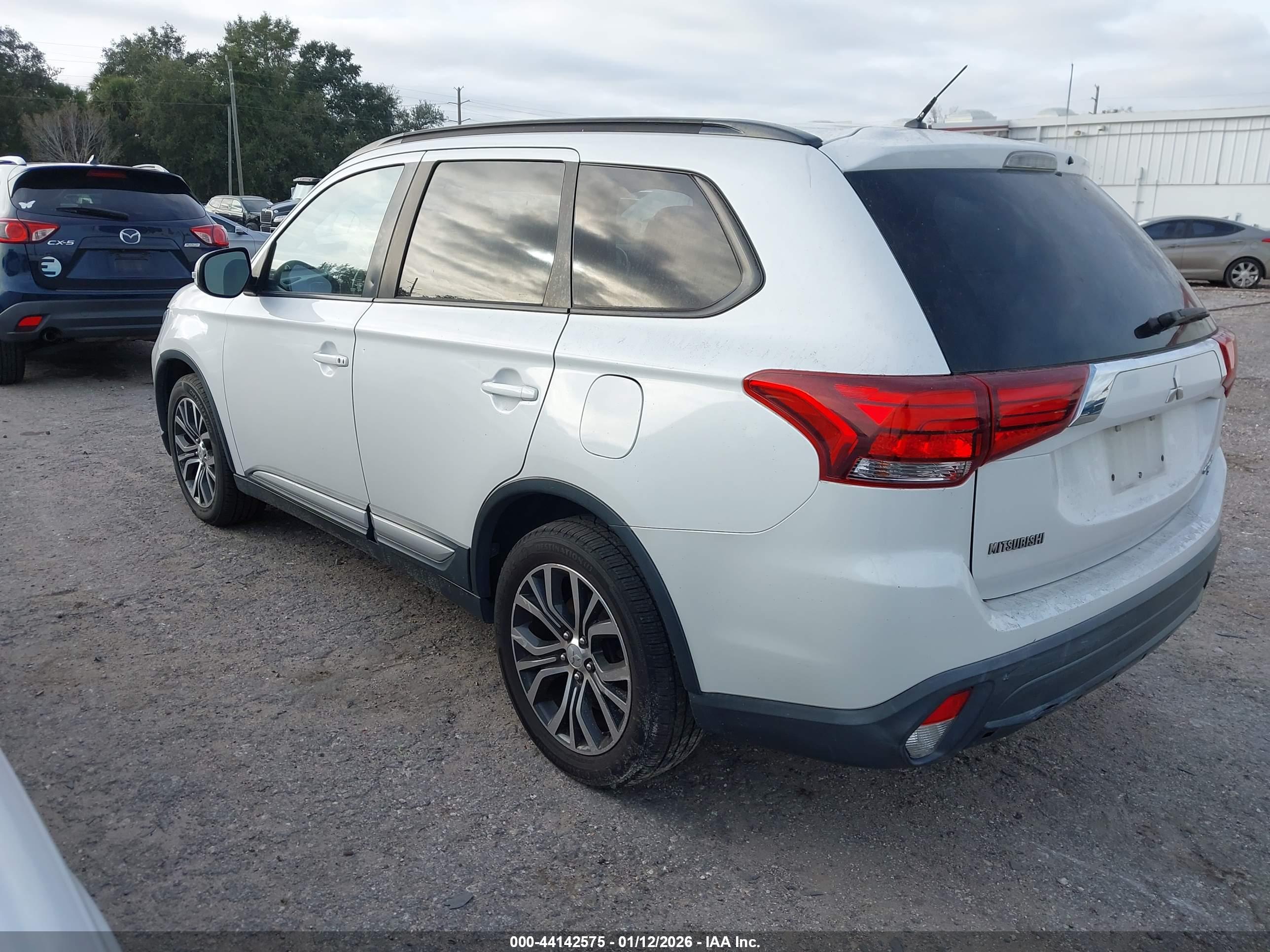 MITSUBISHI OUTLANDER image 3