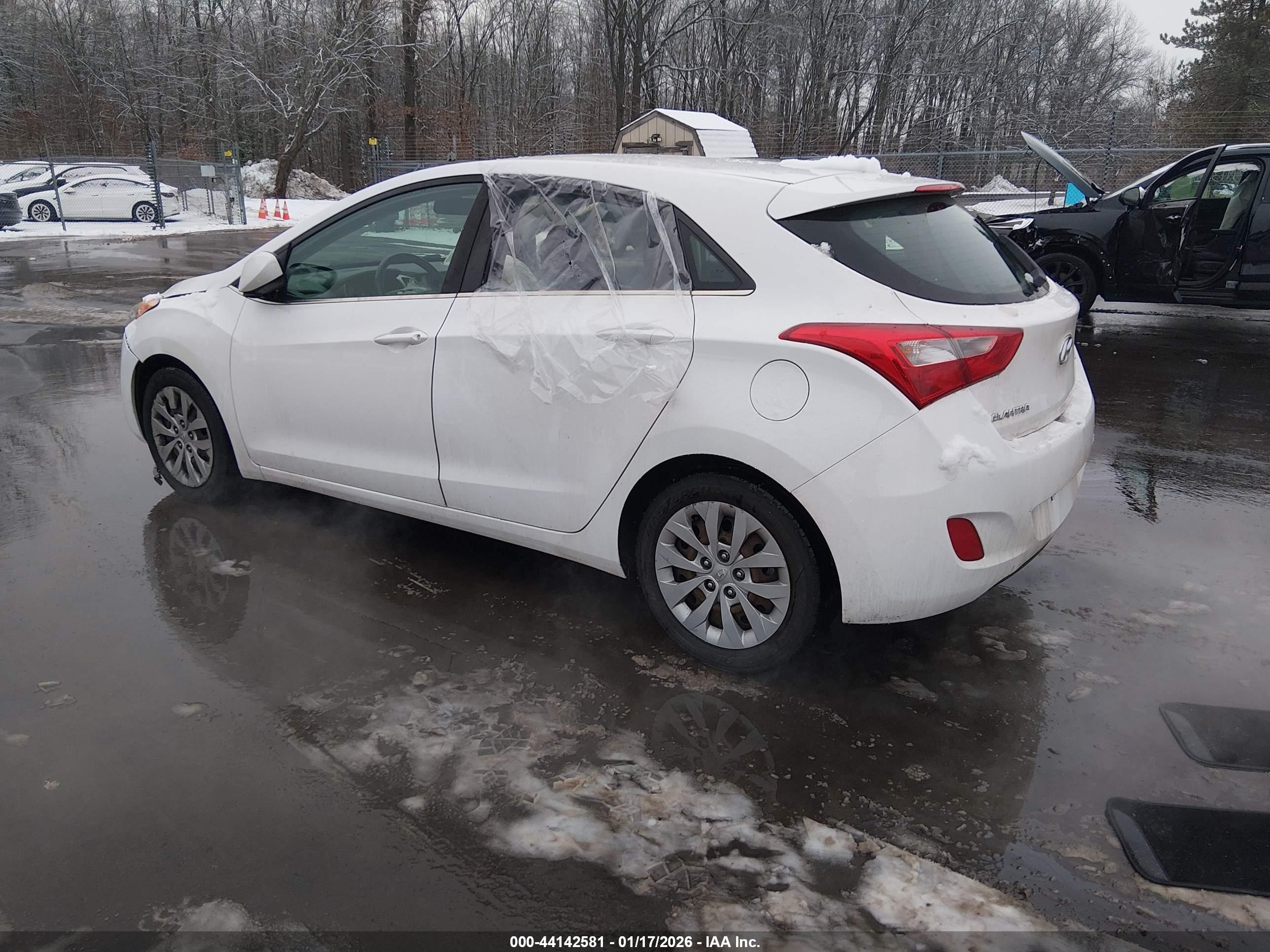 HYUNDAI ELANTRA image 3