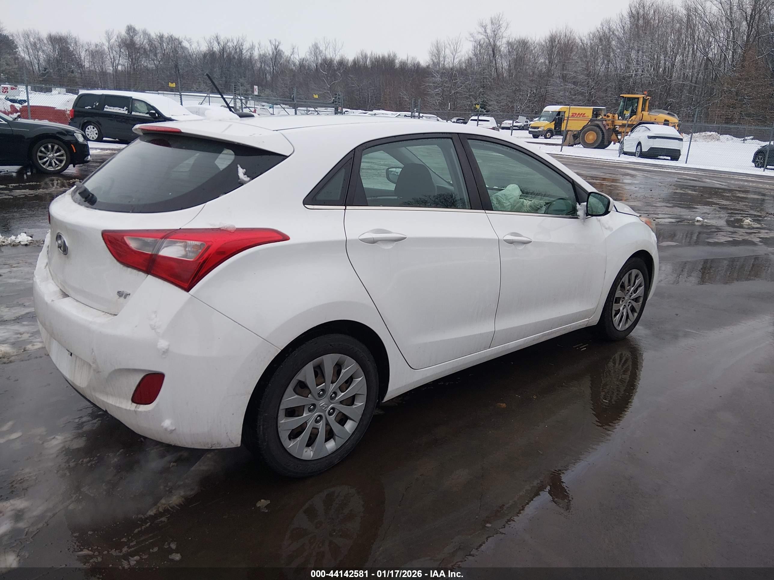 HYUNDAI ELANTRA image 4
