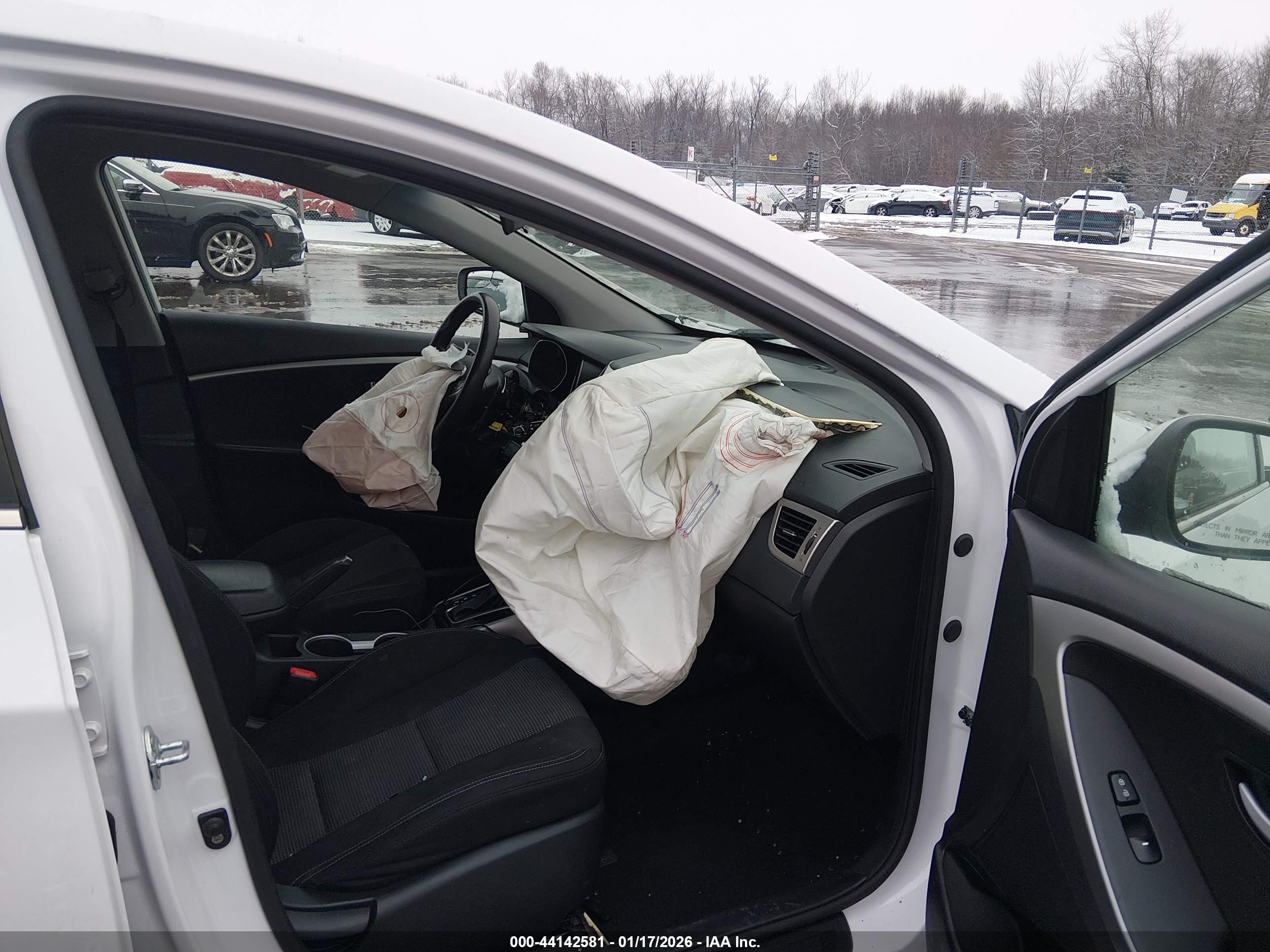 HYUNDAI ELANTRA image 5