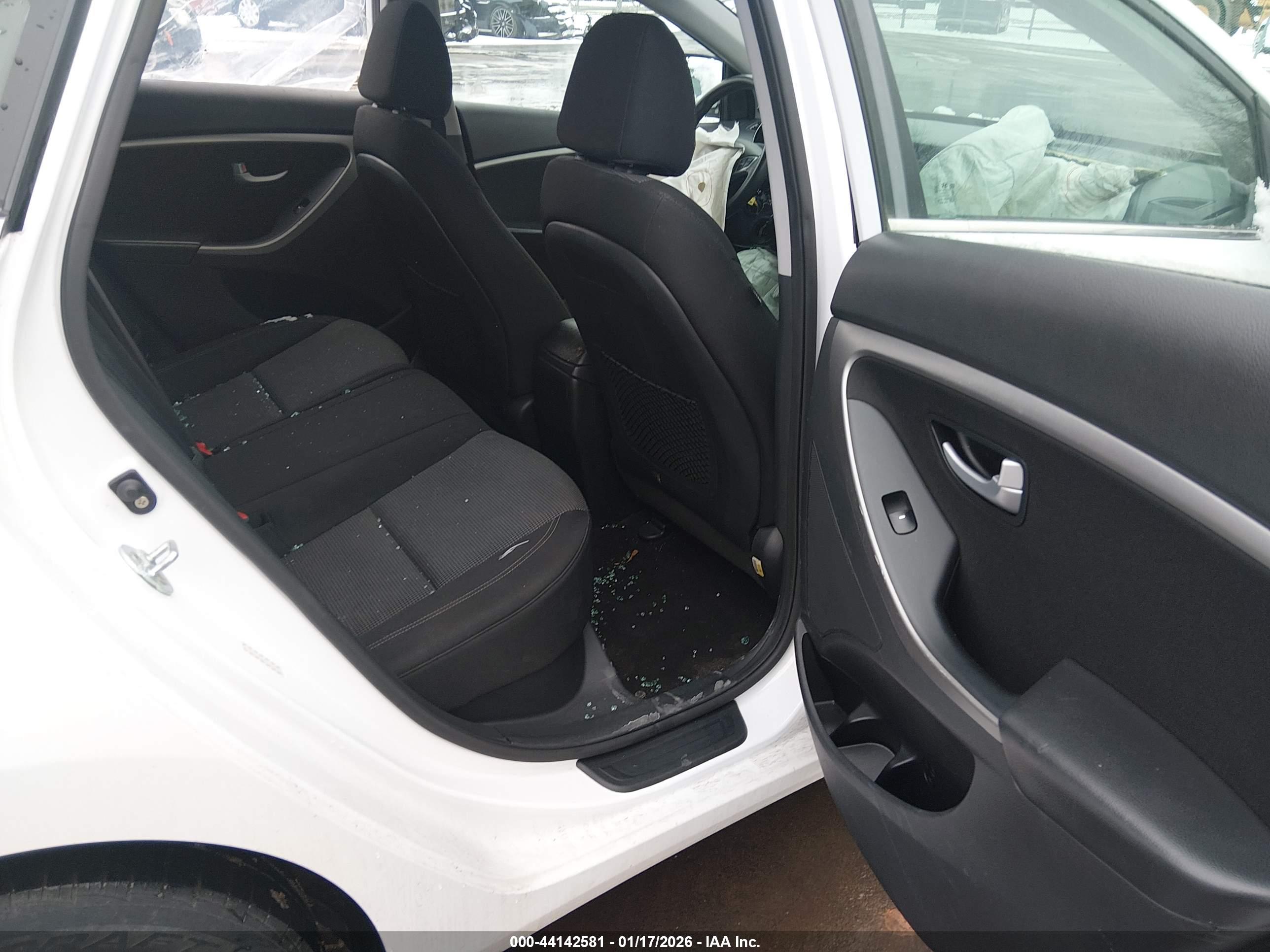 HYUNDAI ELANTRA image 8
