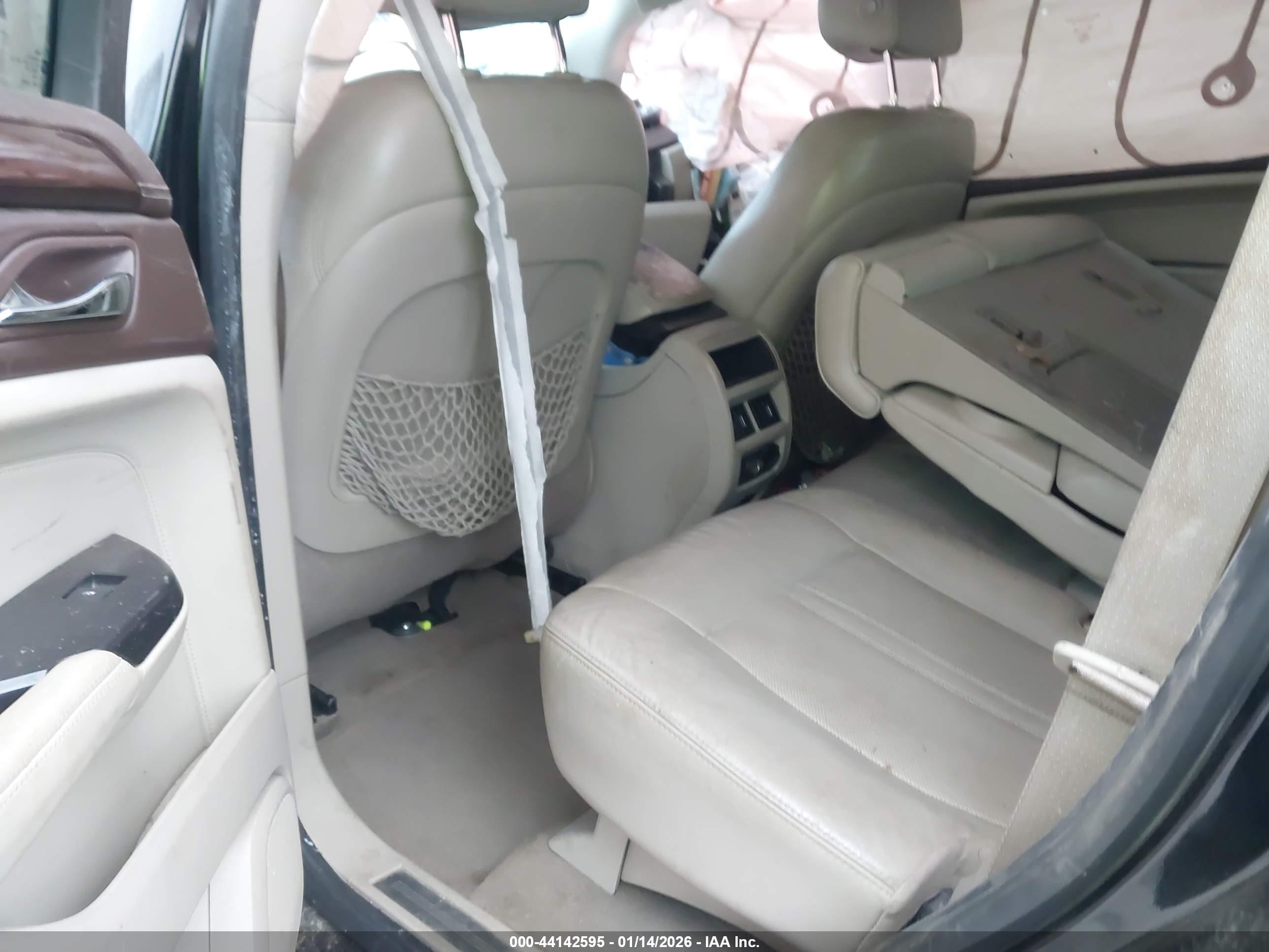 CADILLAC SRX image 8