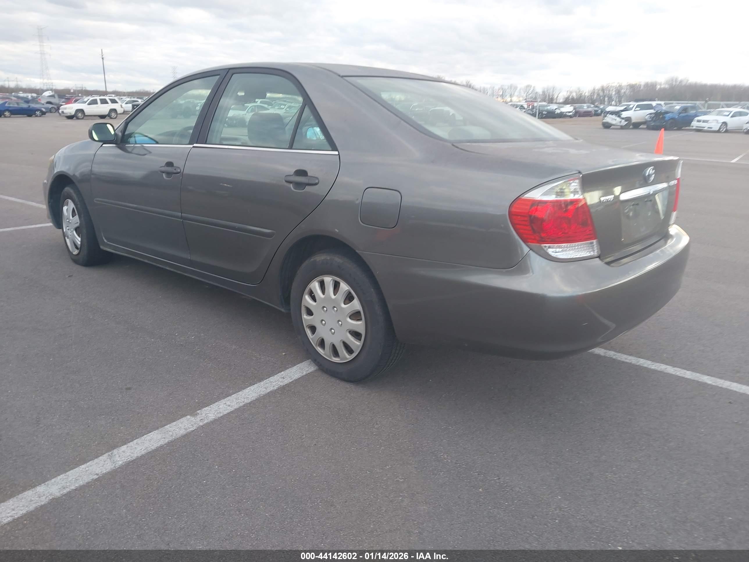 TOYOTA CAMRY image 3