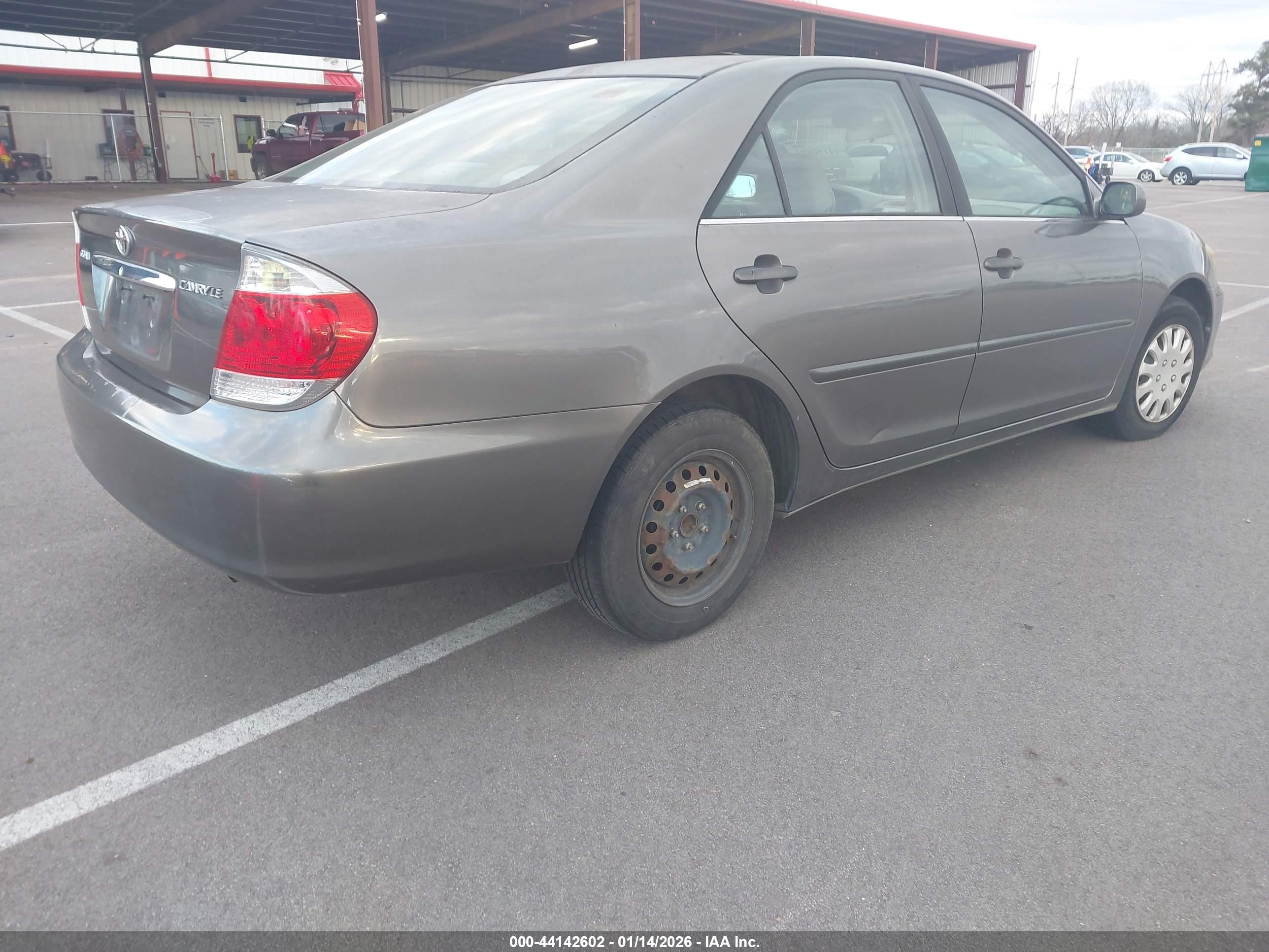TOYOTA CAMRY image 4
