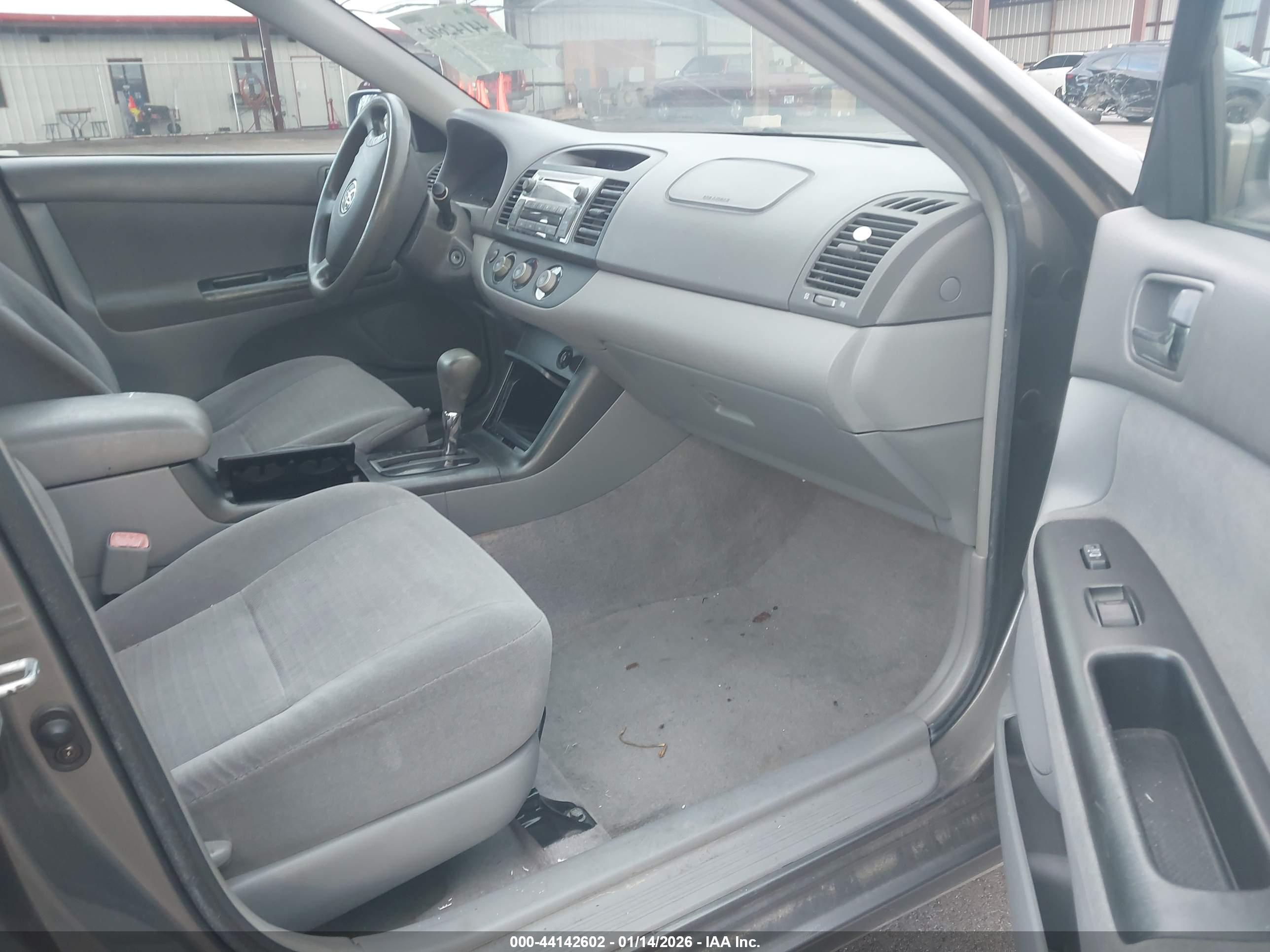 TOYOTA CAMRY image 5