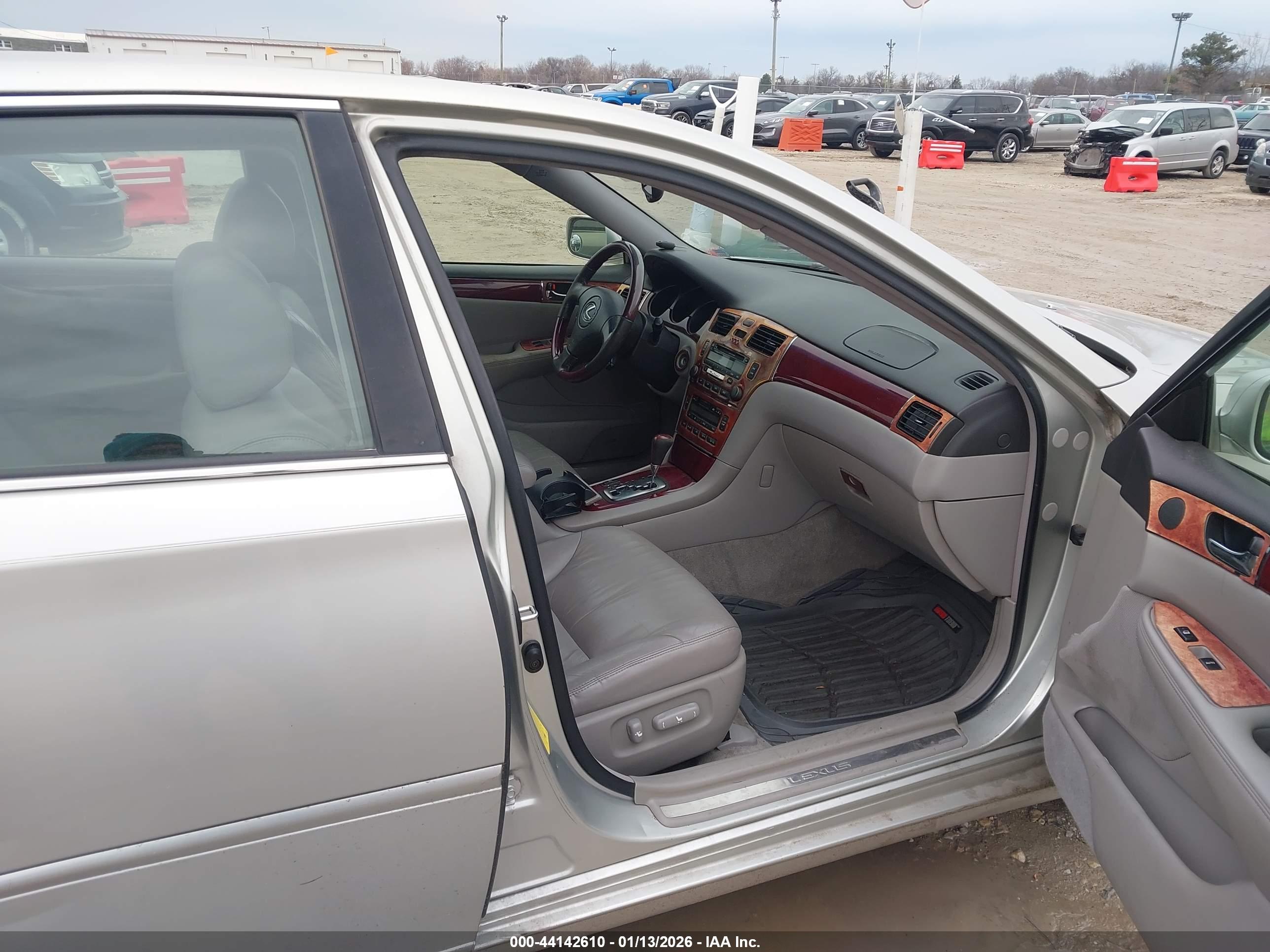 LEXUS ES image 5