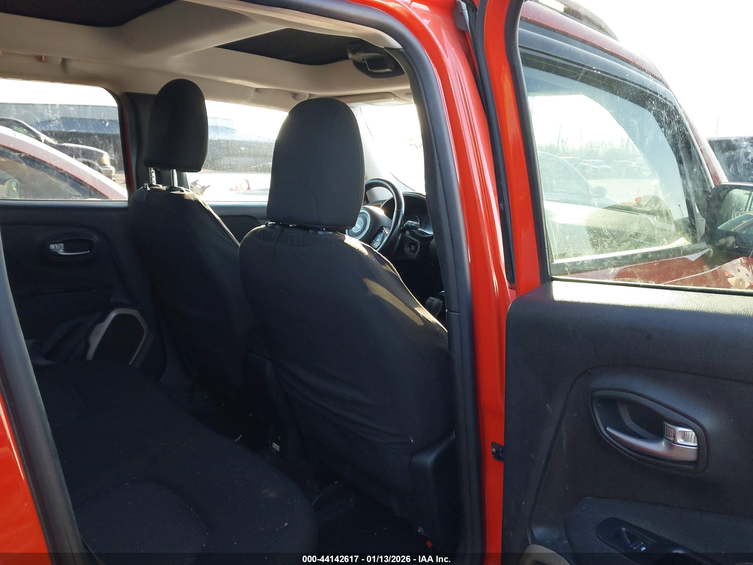 JEEP RENEGADE image 8