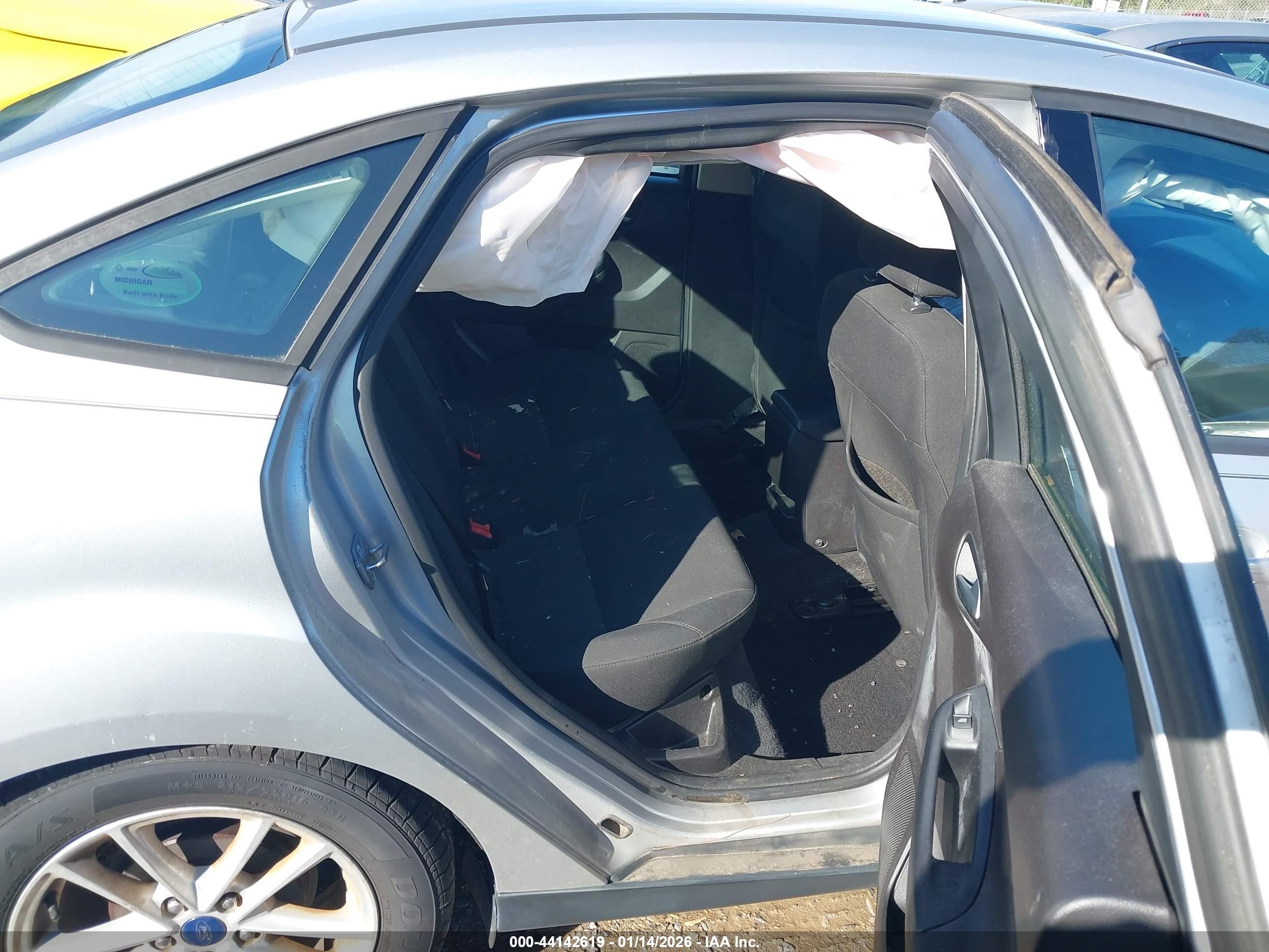 FORD FOCUS image 8