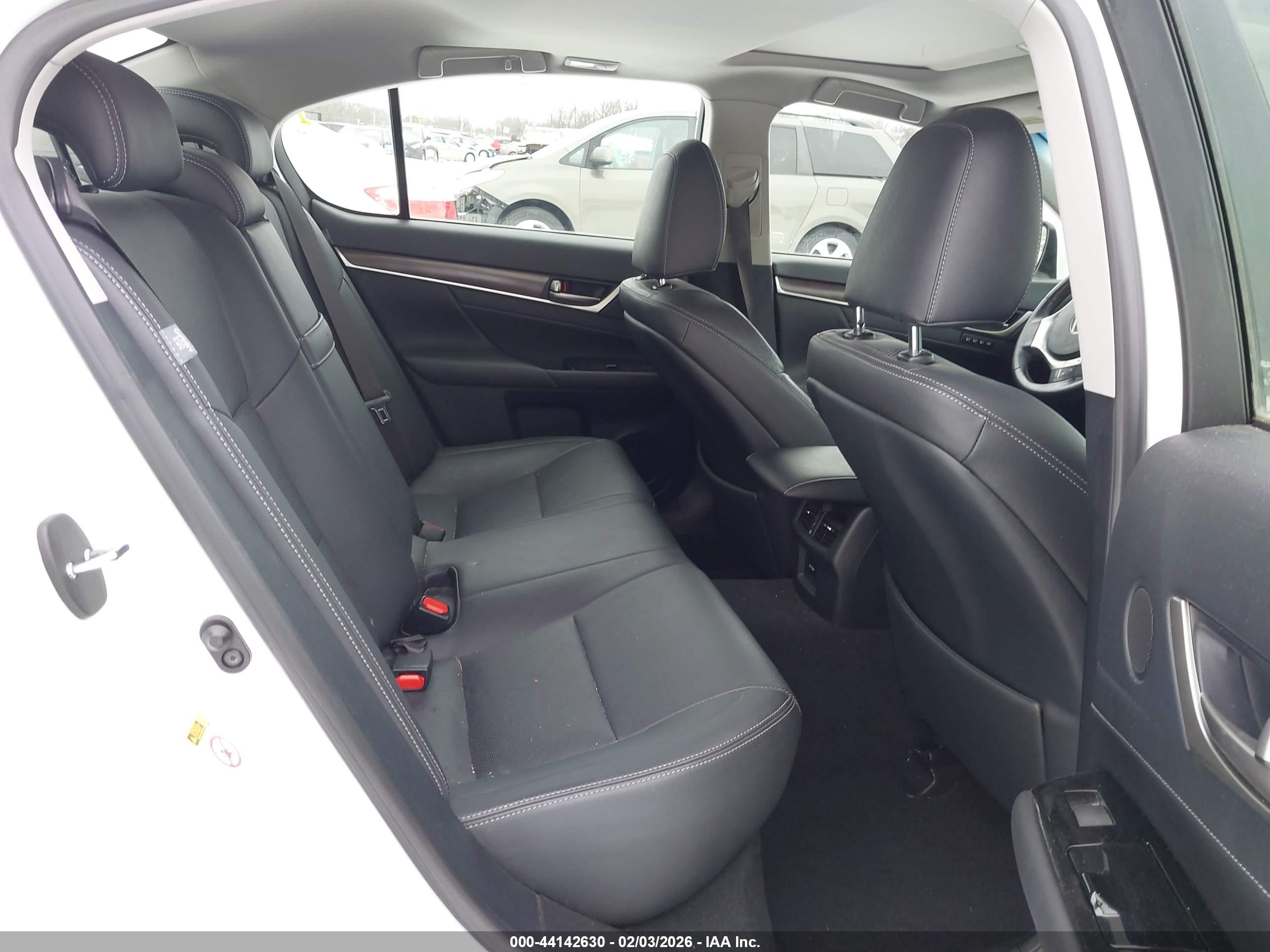LEXUS GS image 8