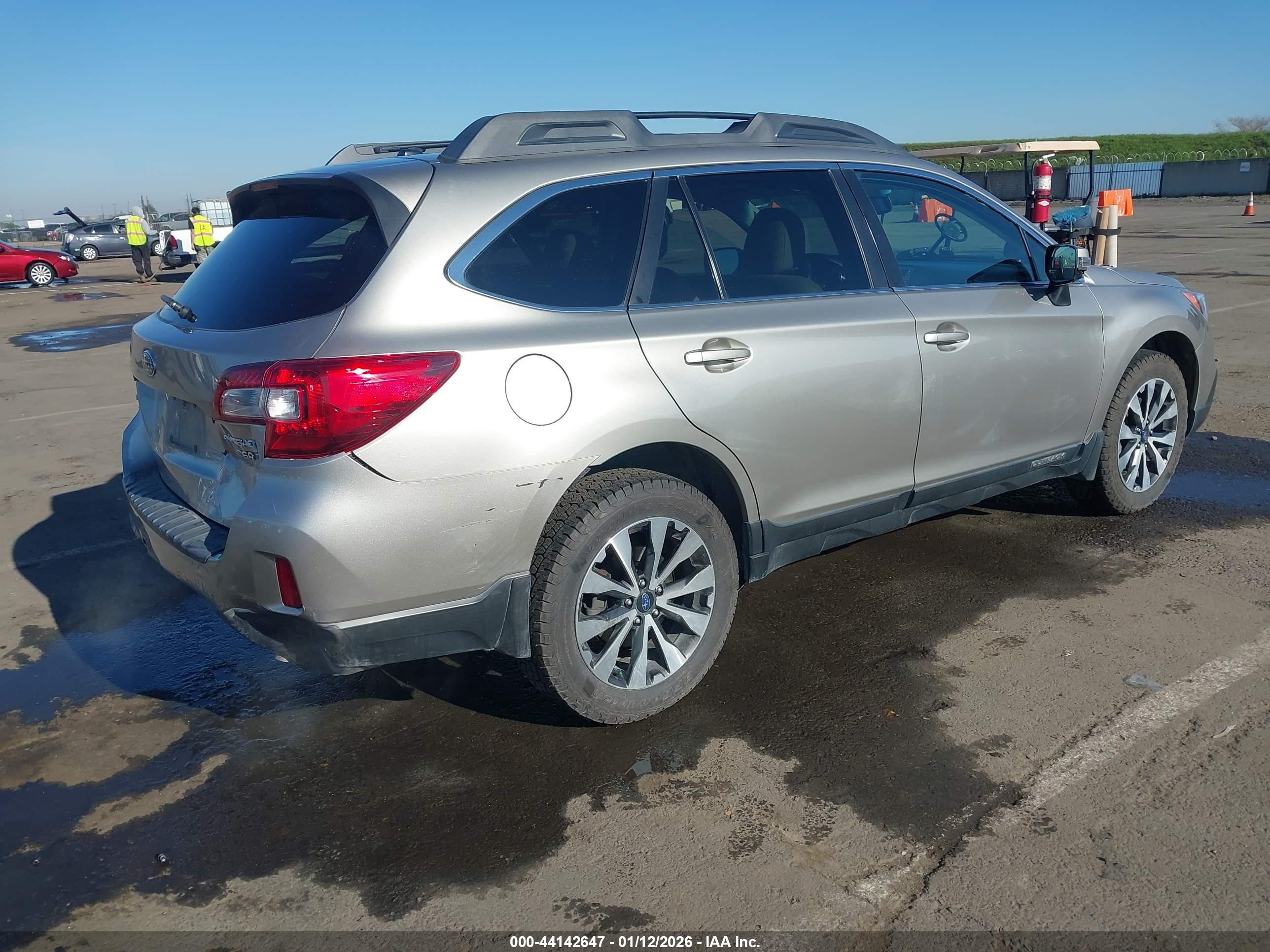 SUBARU OUTBACK image 4