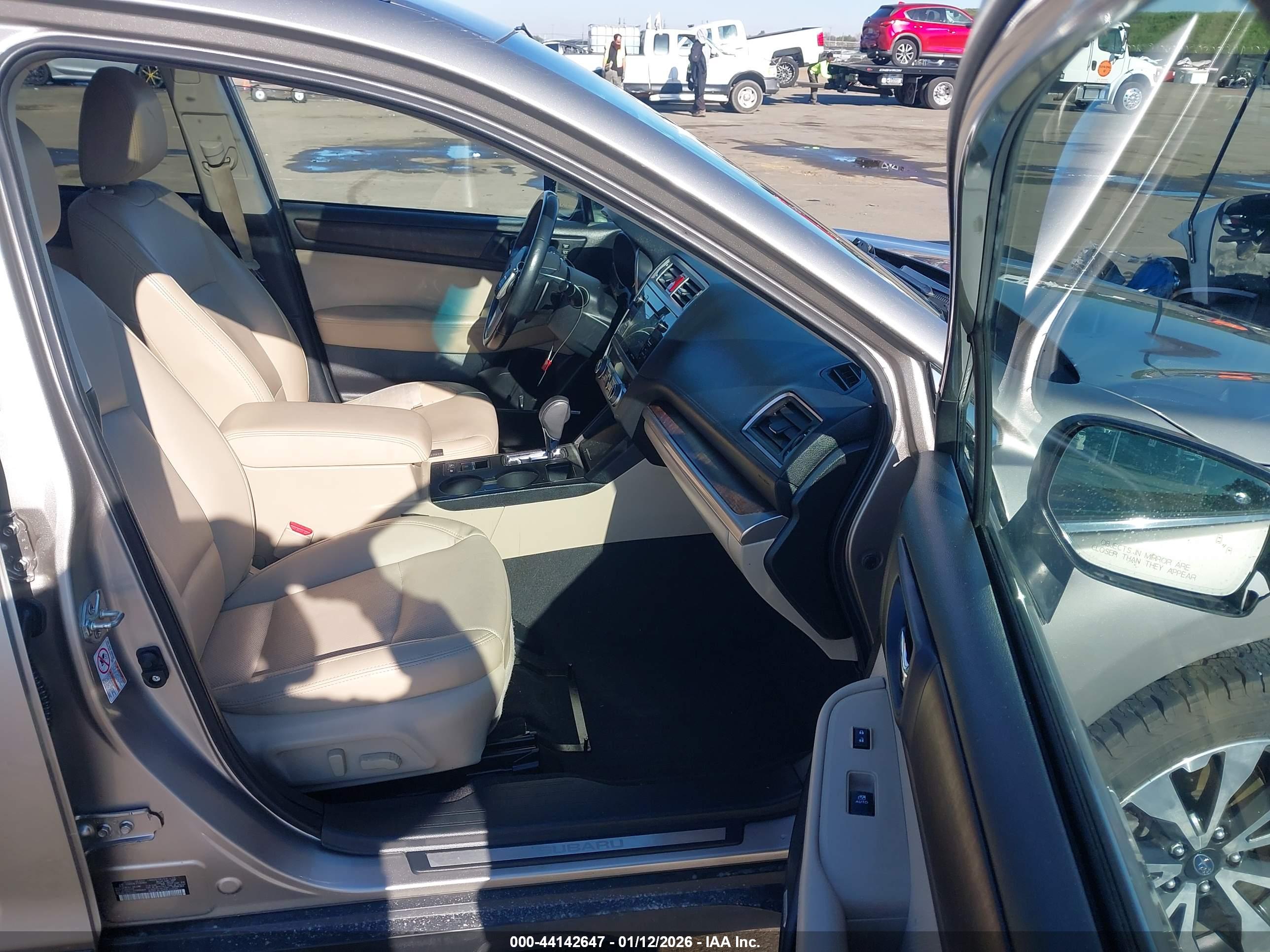 SUBARU OUTBACK image 5