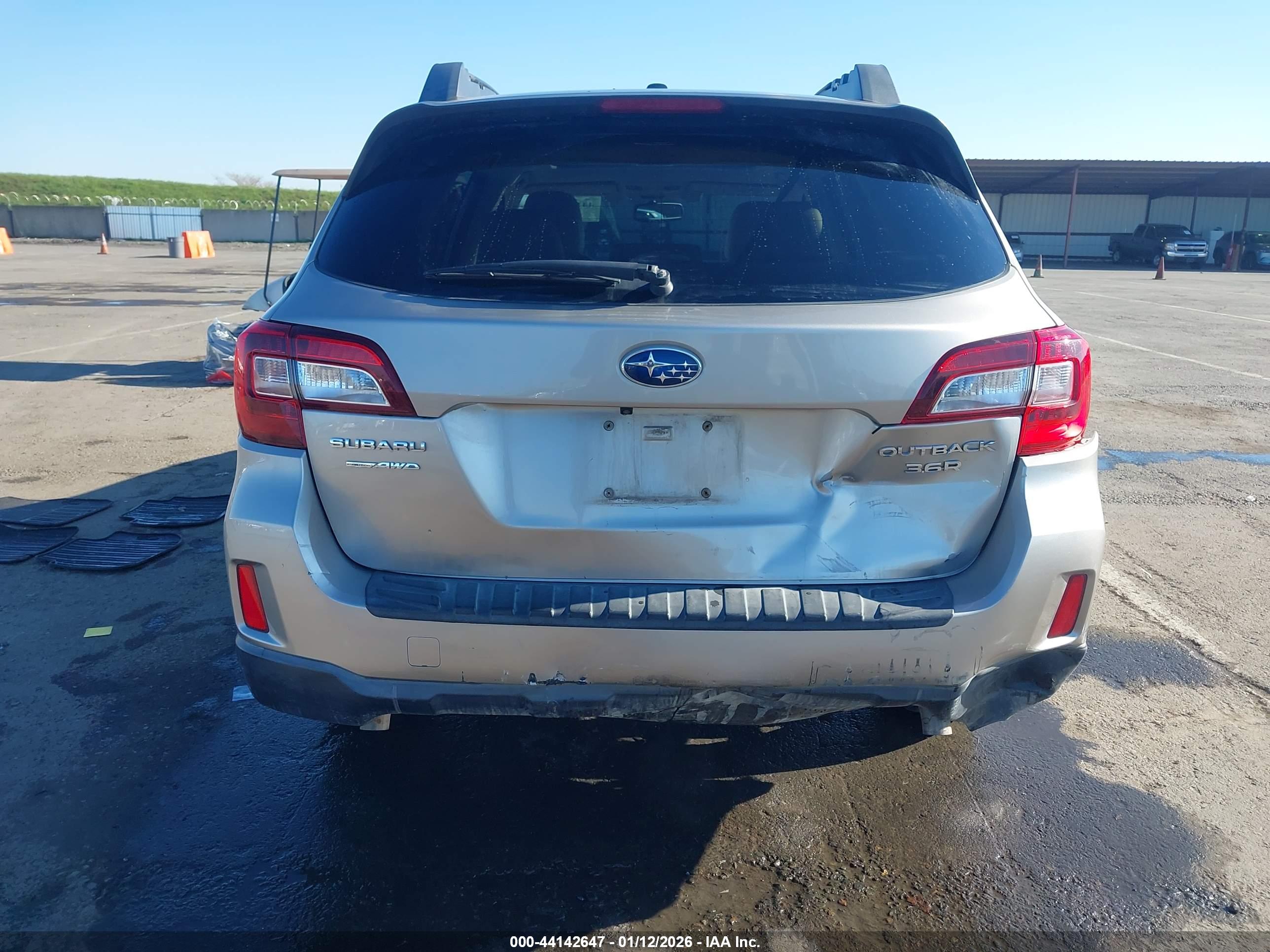 SUBARU OUTBACK image 6