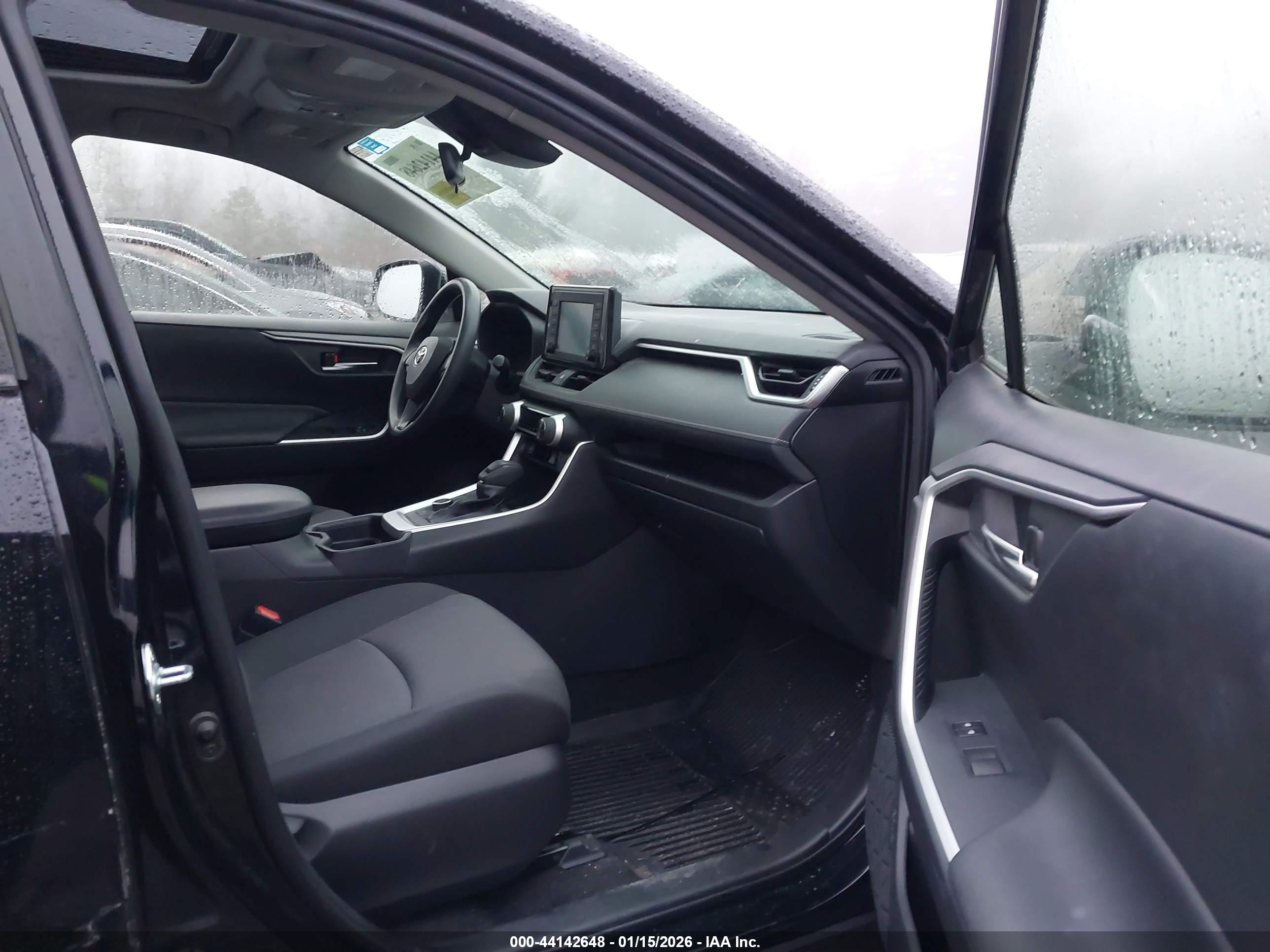 TOYOTA RAV4 image 5