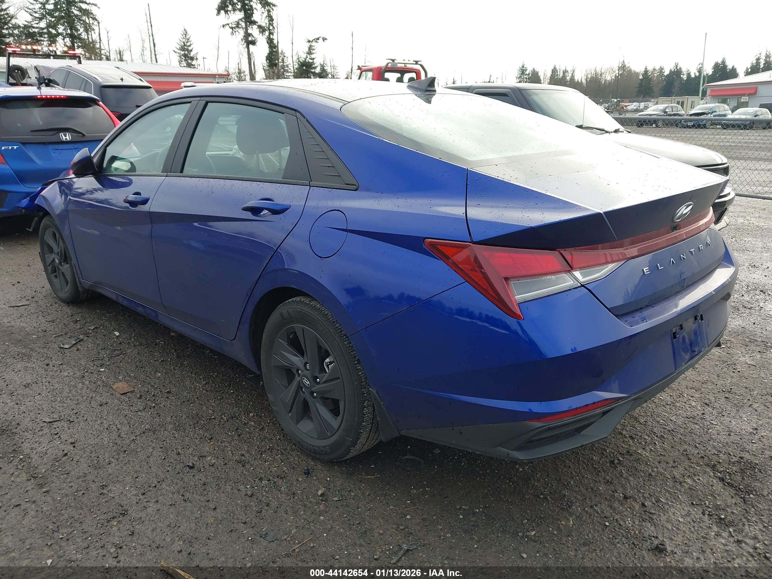 HYUNDAI ELANTRA image 3