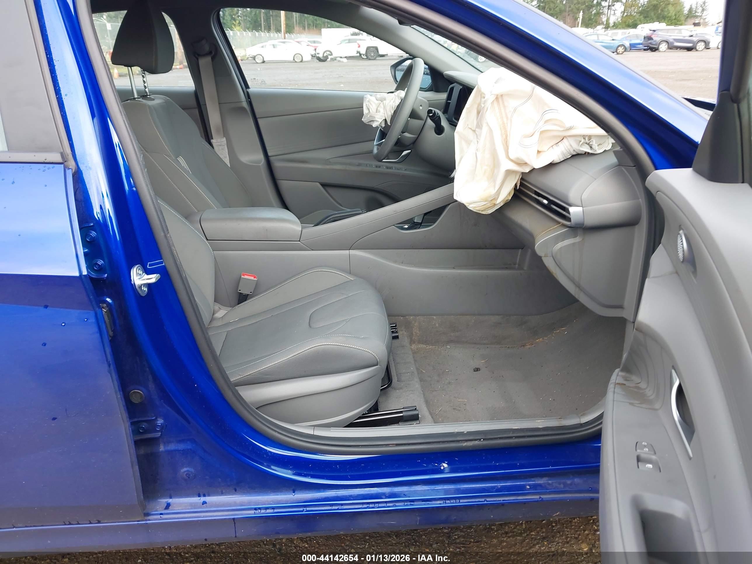 HYUNDAI ELANTRA image 5