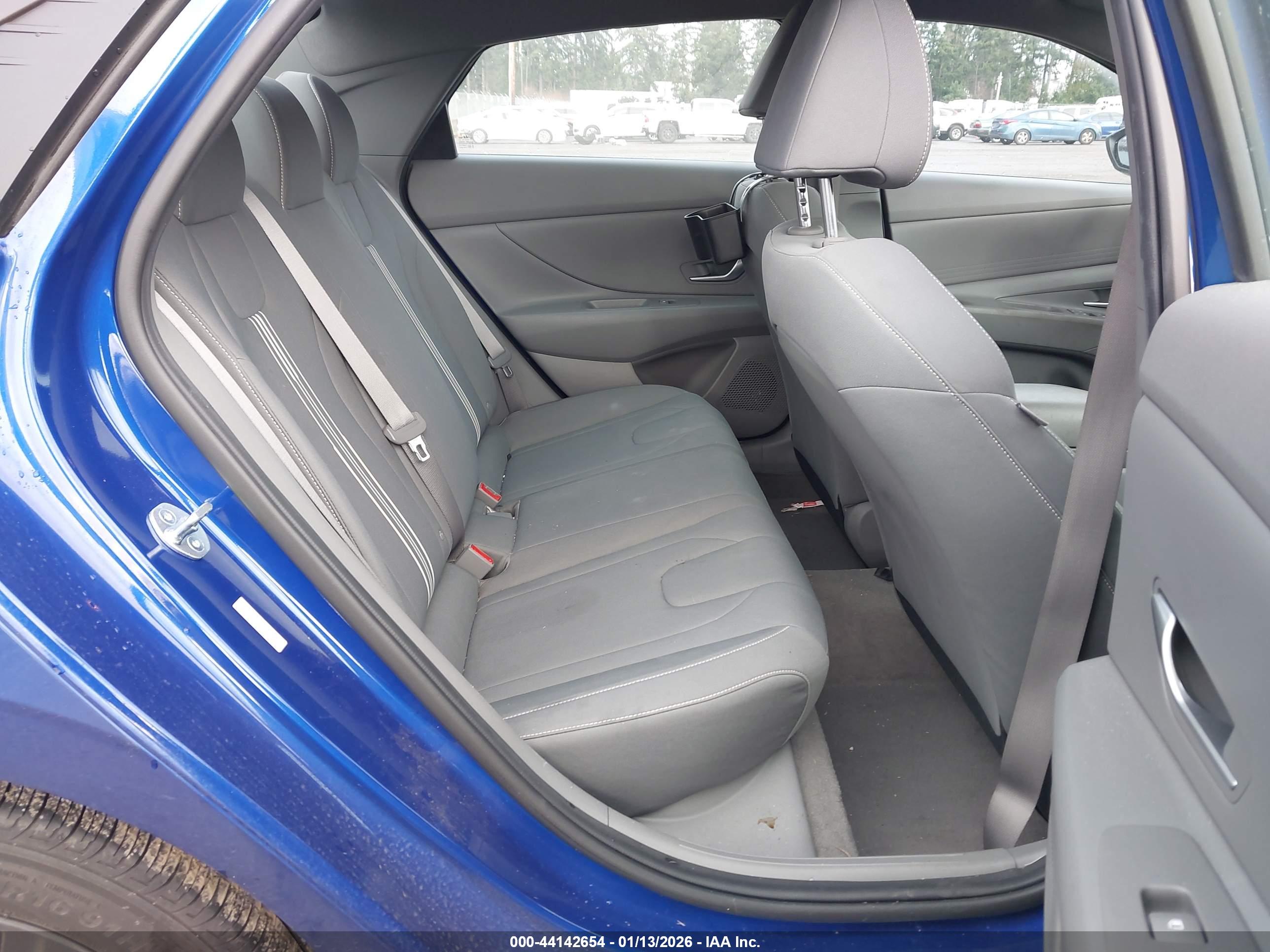 HYUNDAI ELANTRA image 8