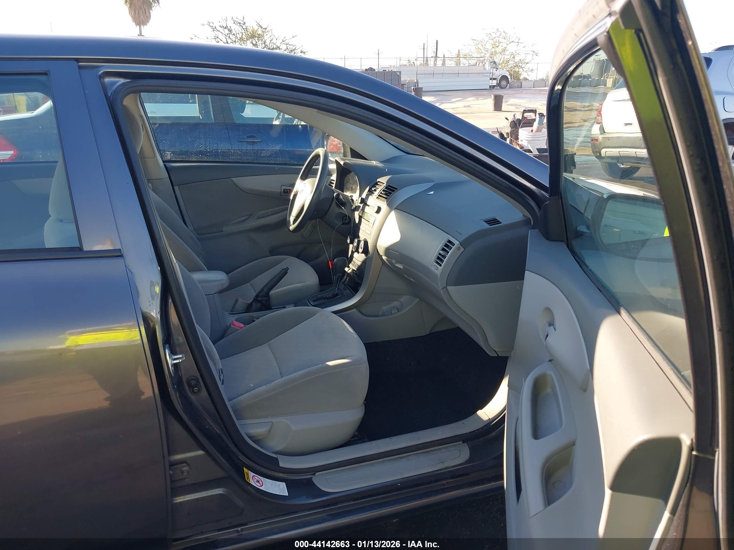 TOYOTA COROLLA image 5