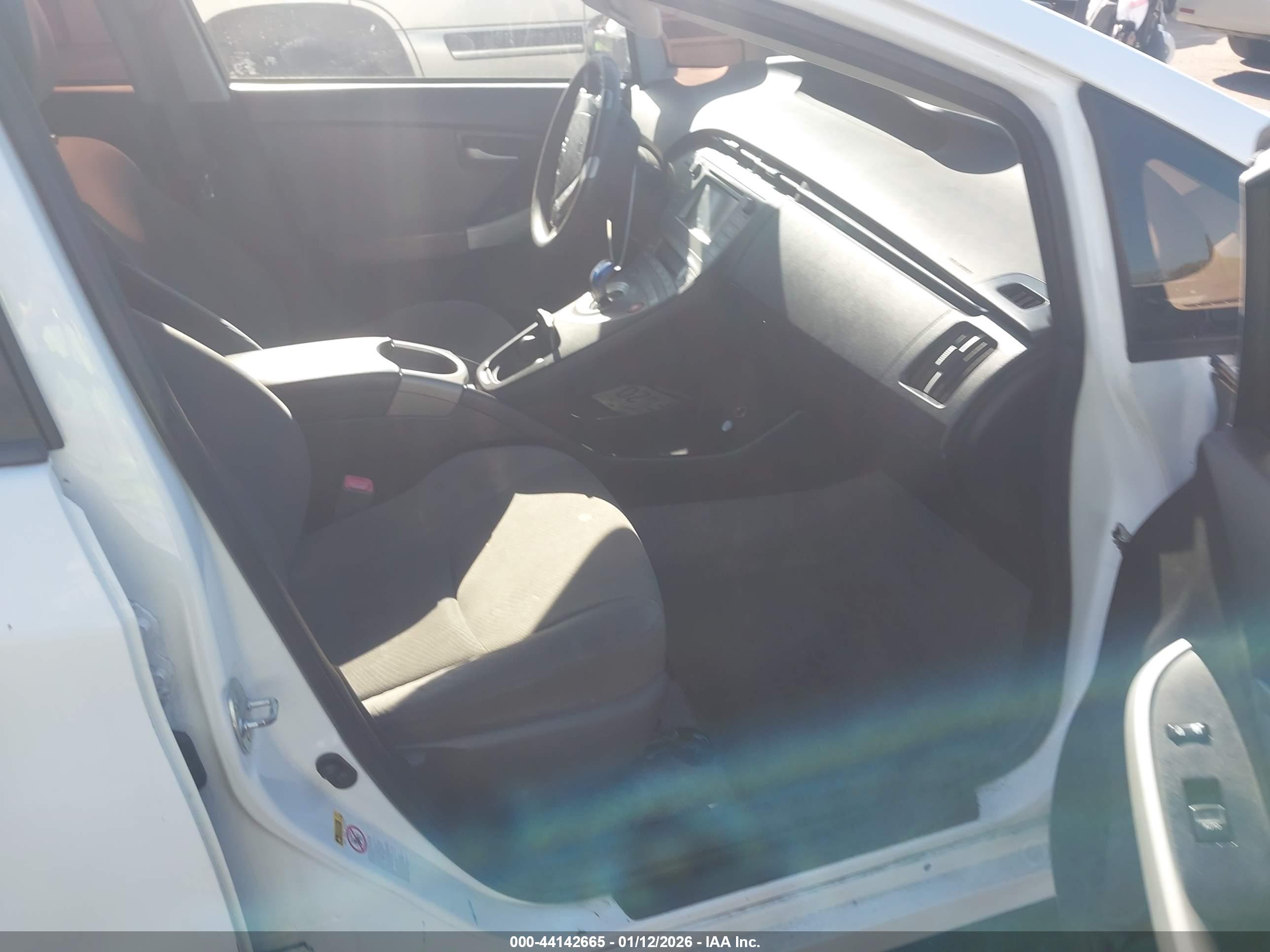 TOYOTA PRIUS image 5