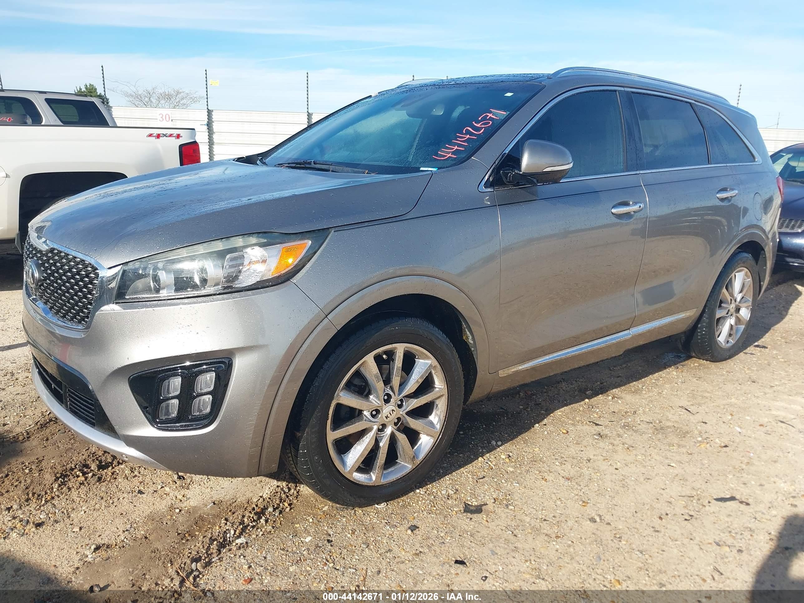 KIA SORENTO image 2
