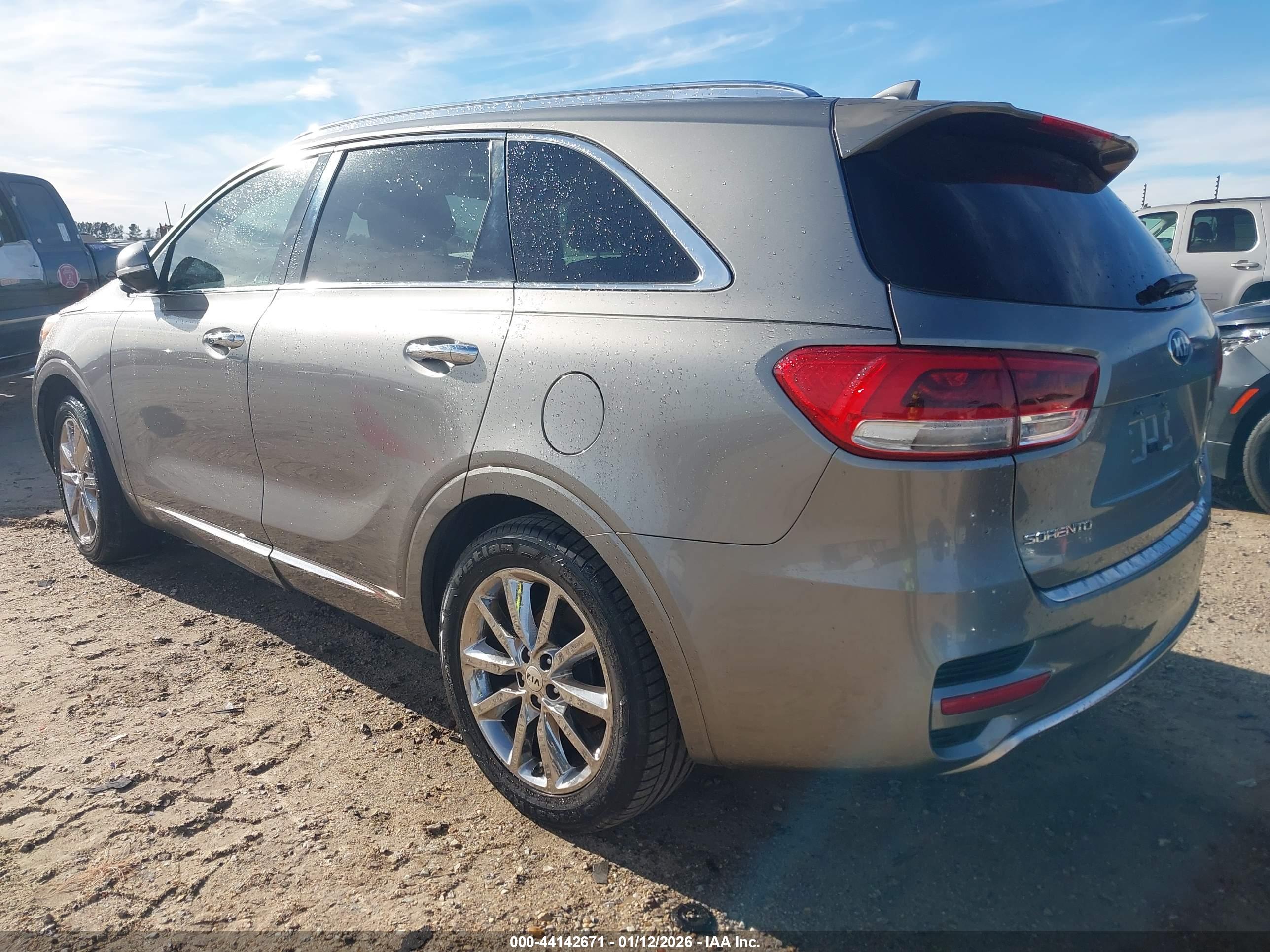 KIA SORENTO image 3
