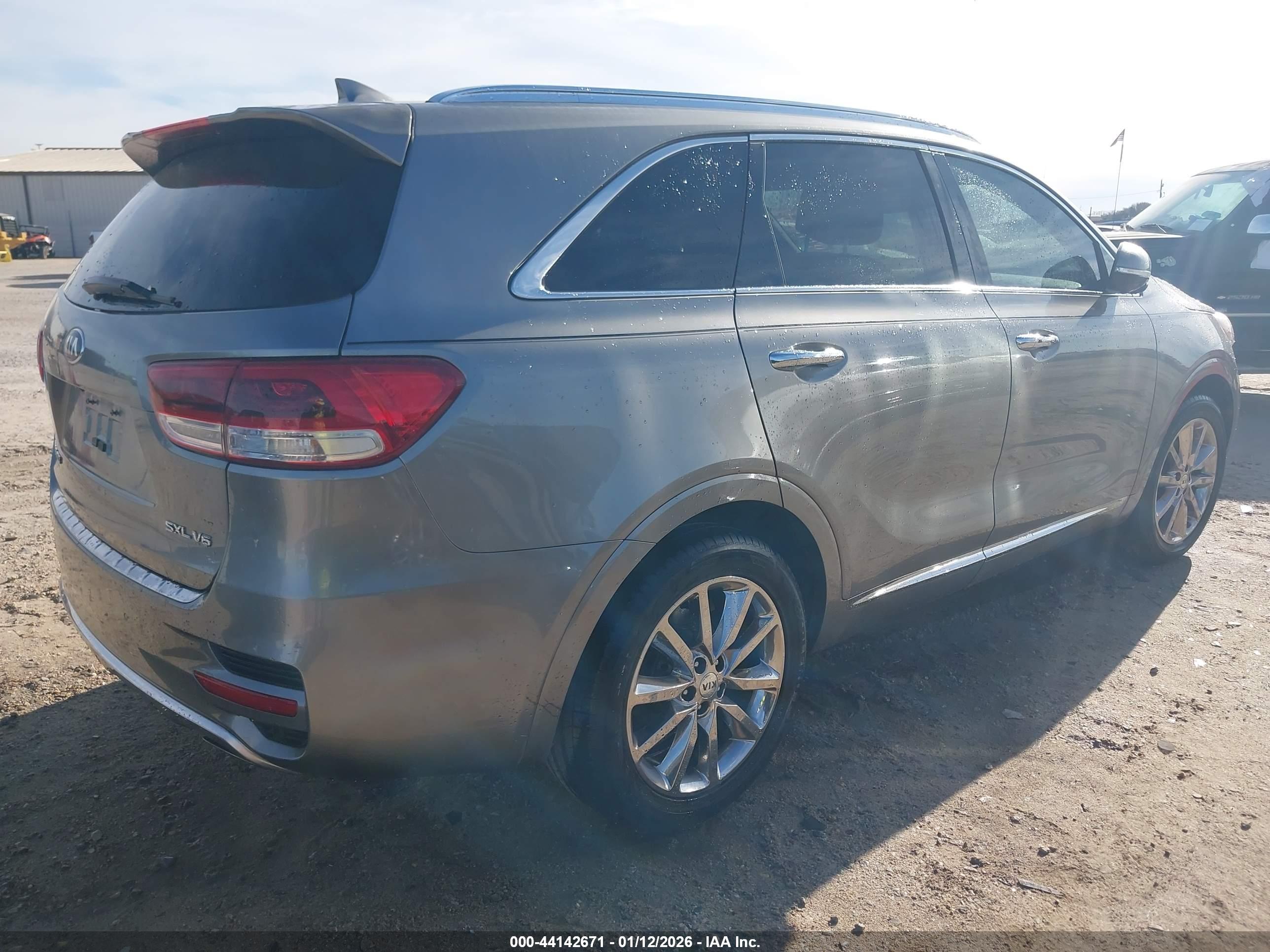 KIA SORENTO image 4