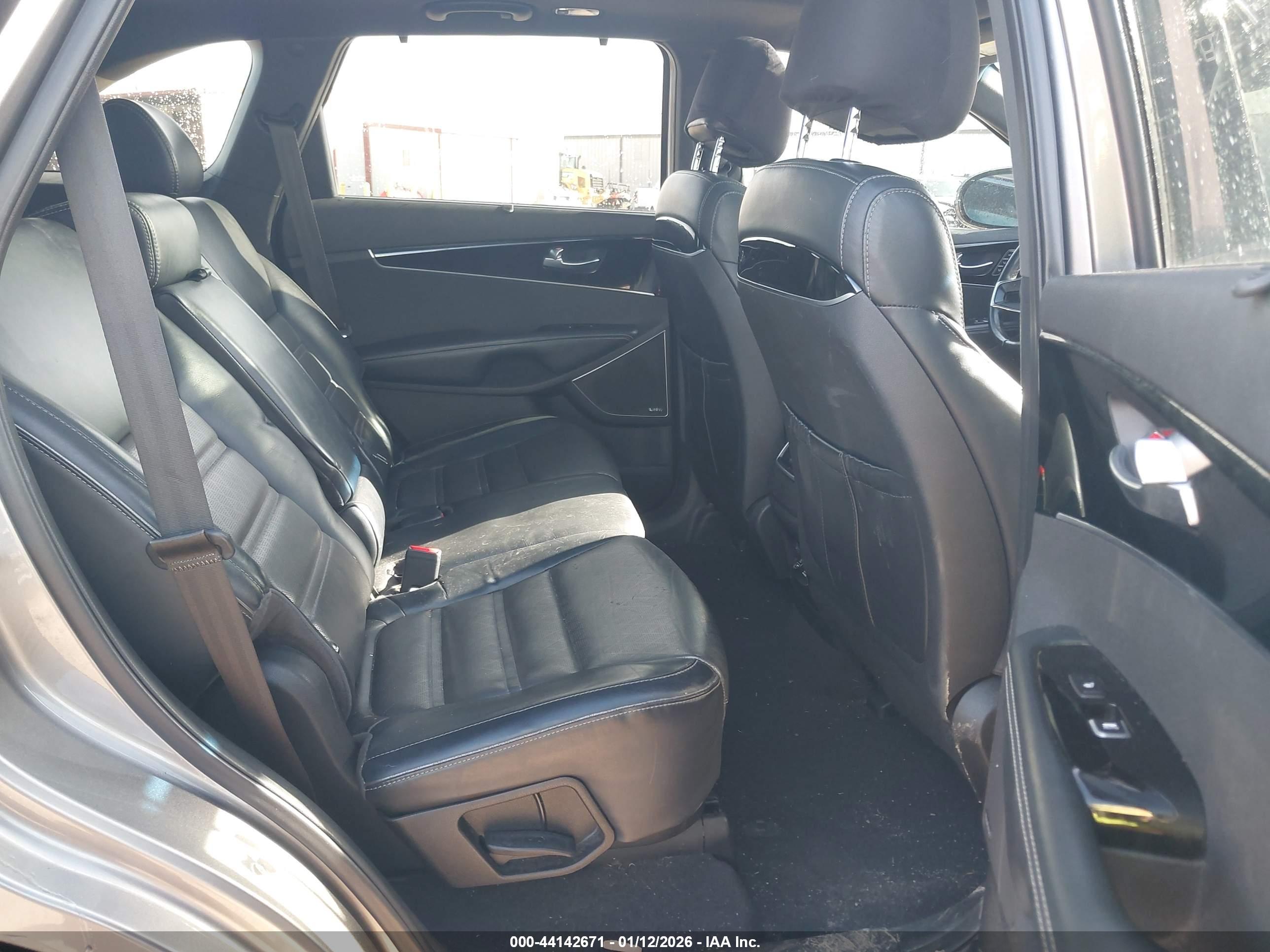 KIA SORENTO image 8