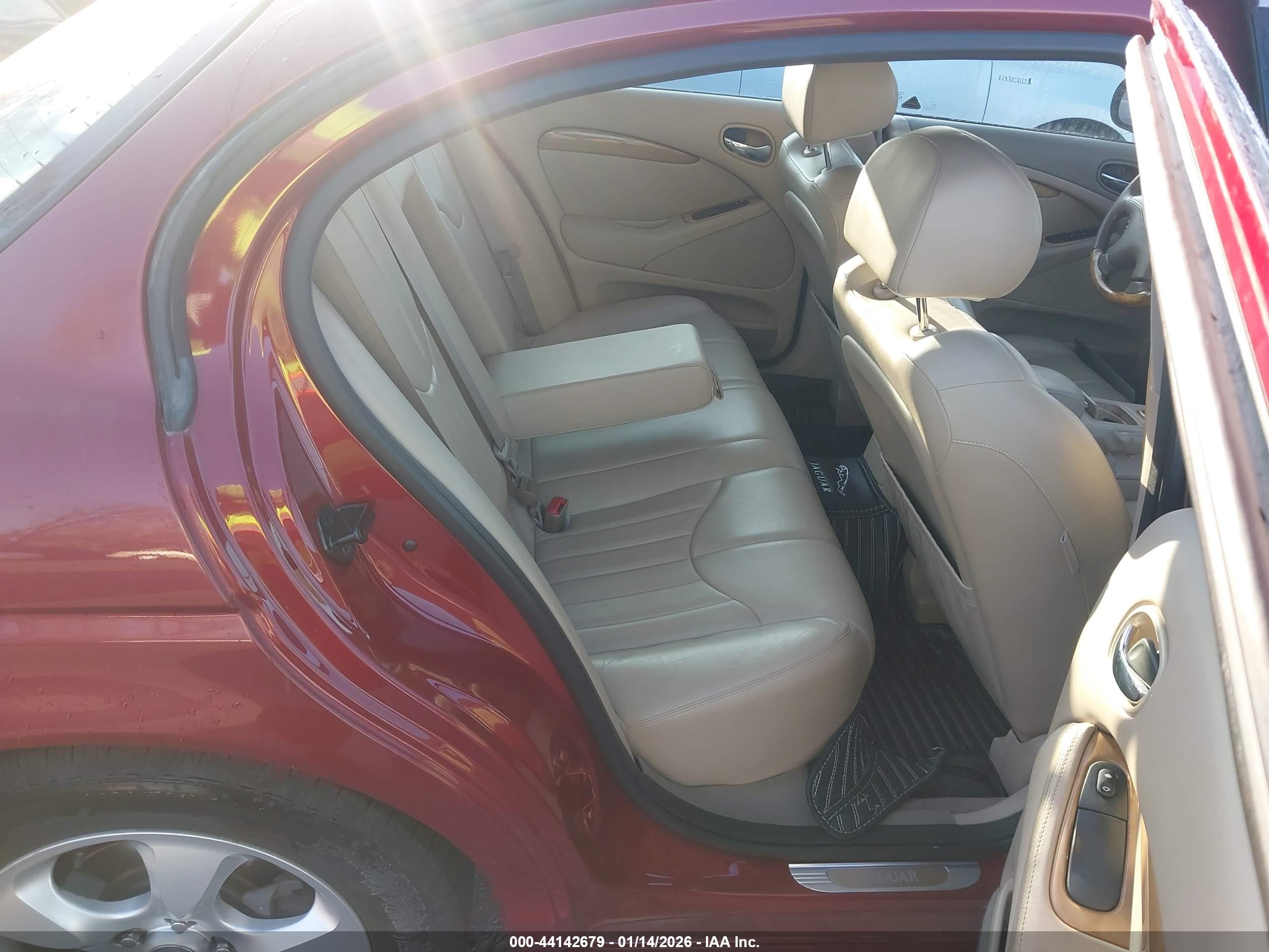 JAGUAR S-TYPE image 8