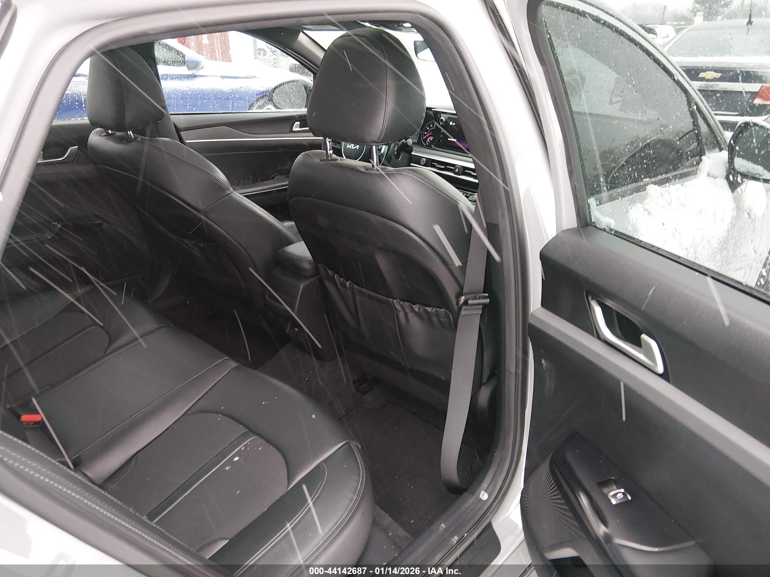 KIA K5 image 8