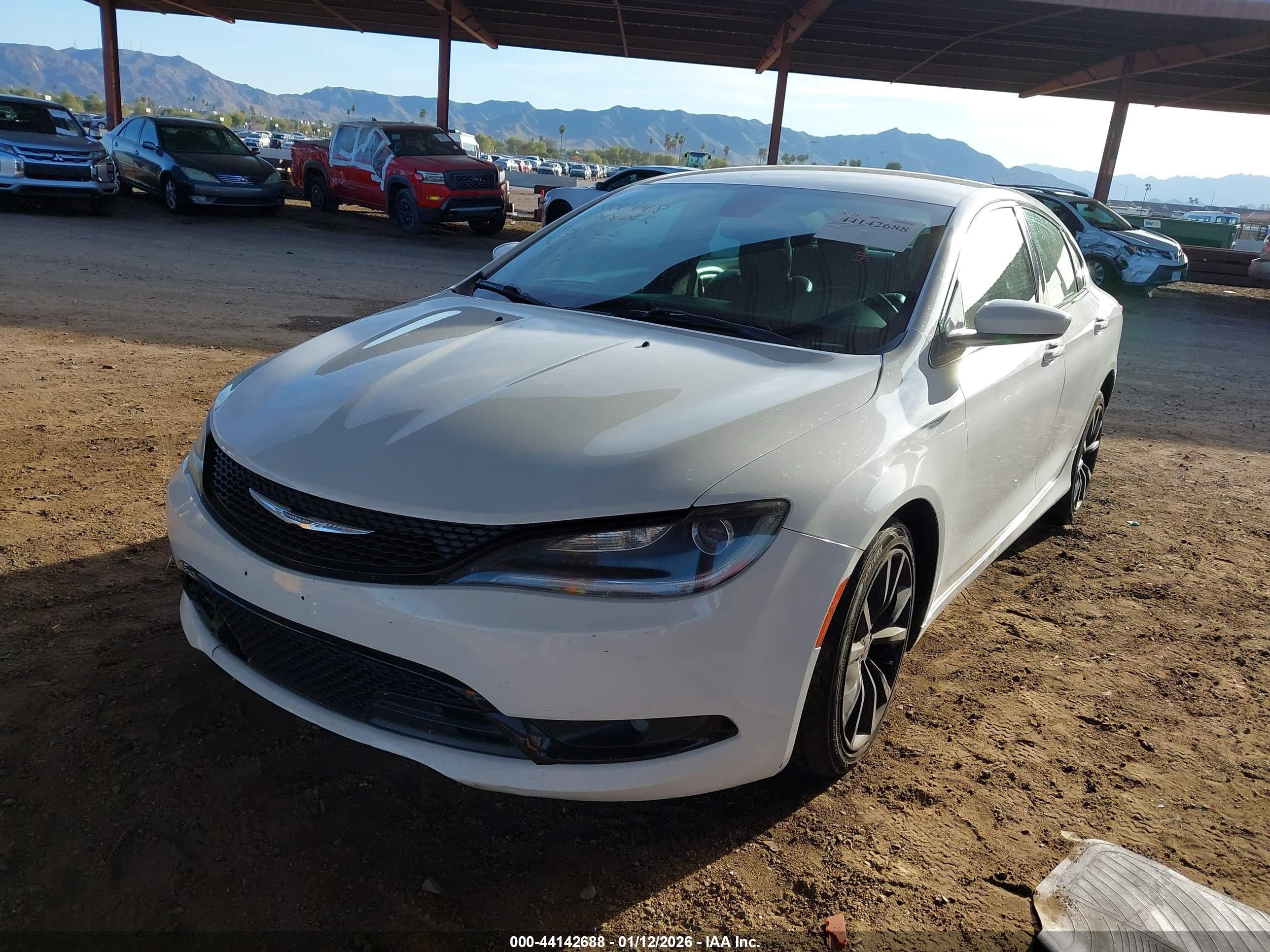 CHRYSLER 200 image 2