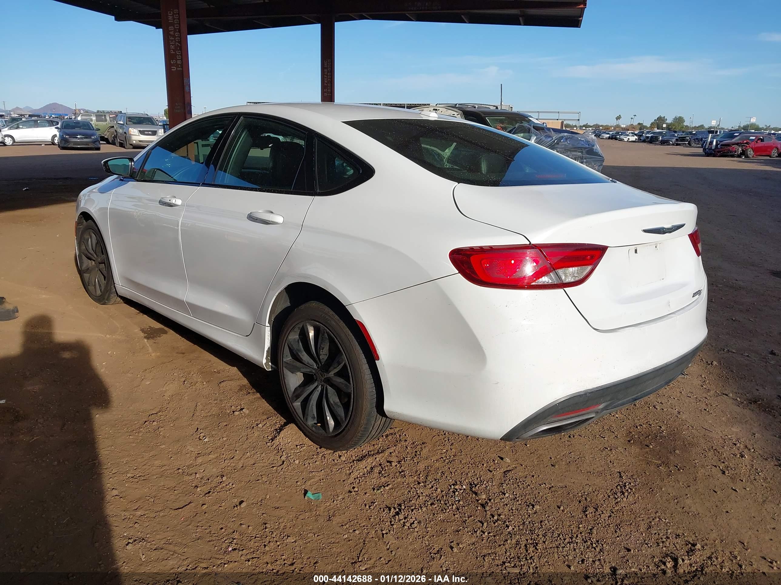 CHRYSLER 200 image 3
