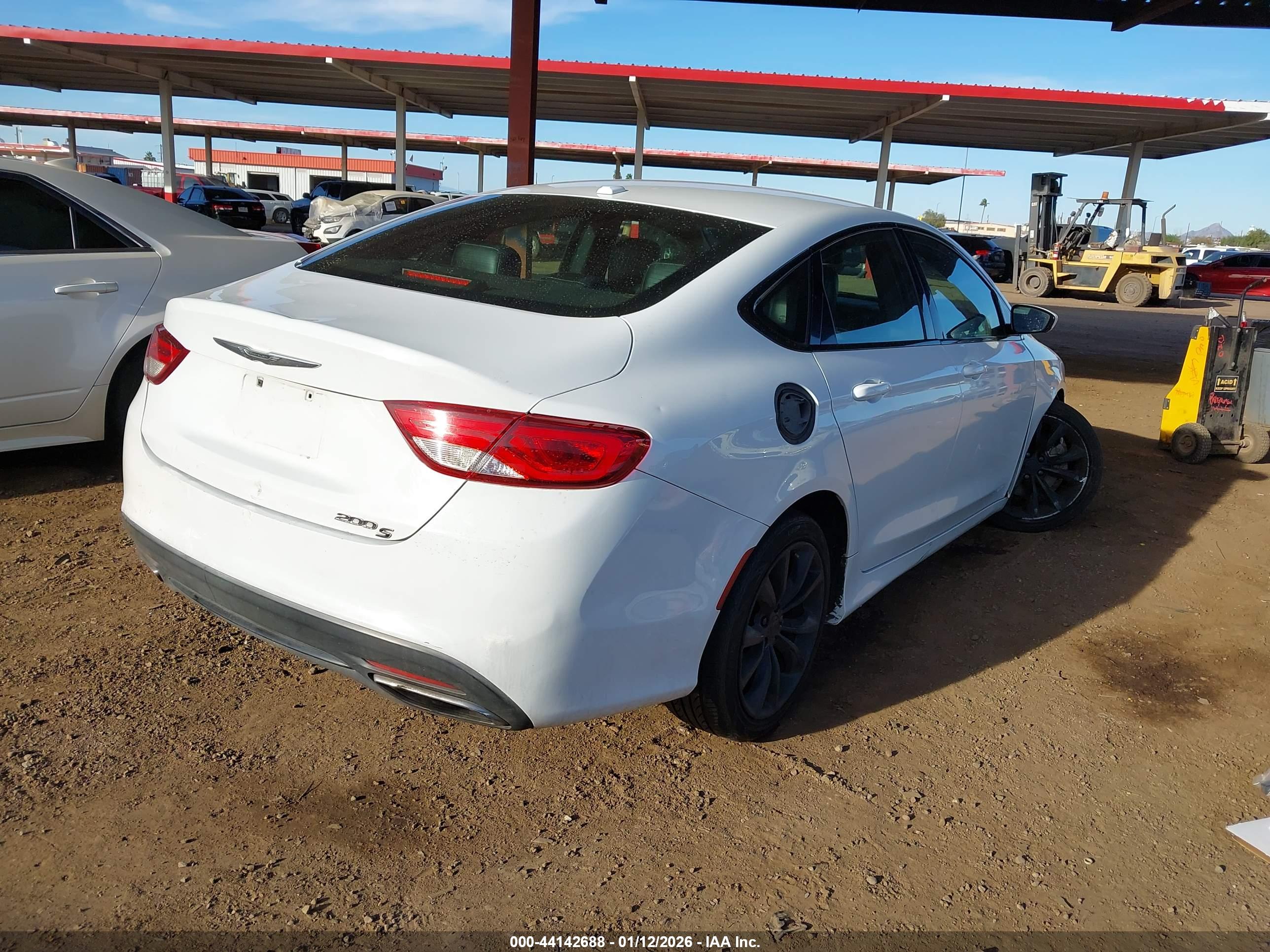 CHRYSLER 200 image 4