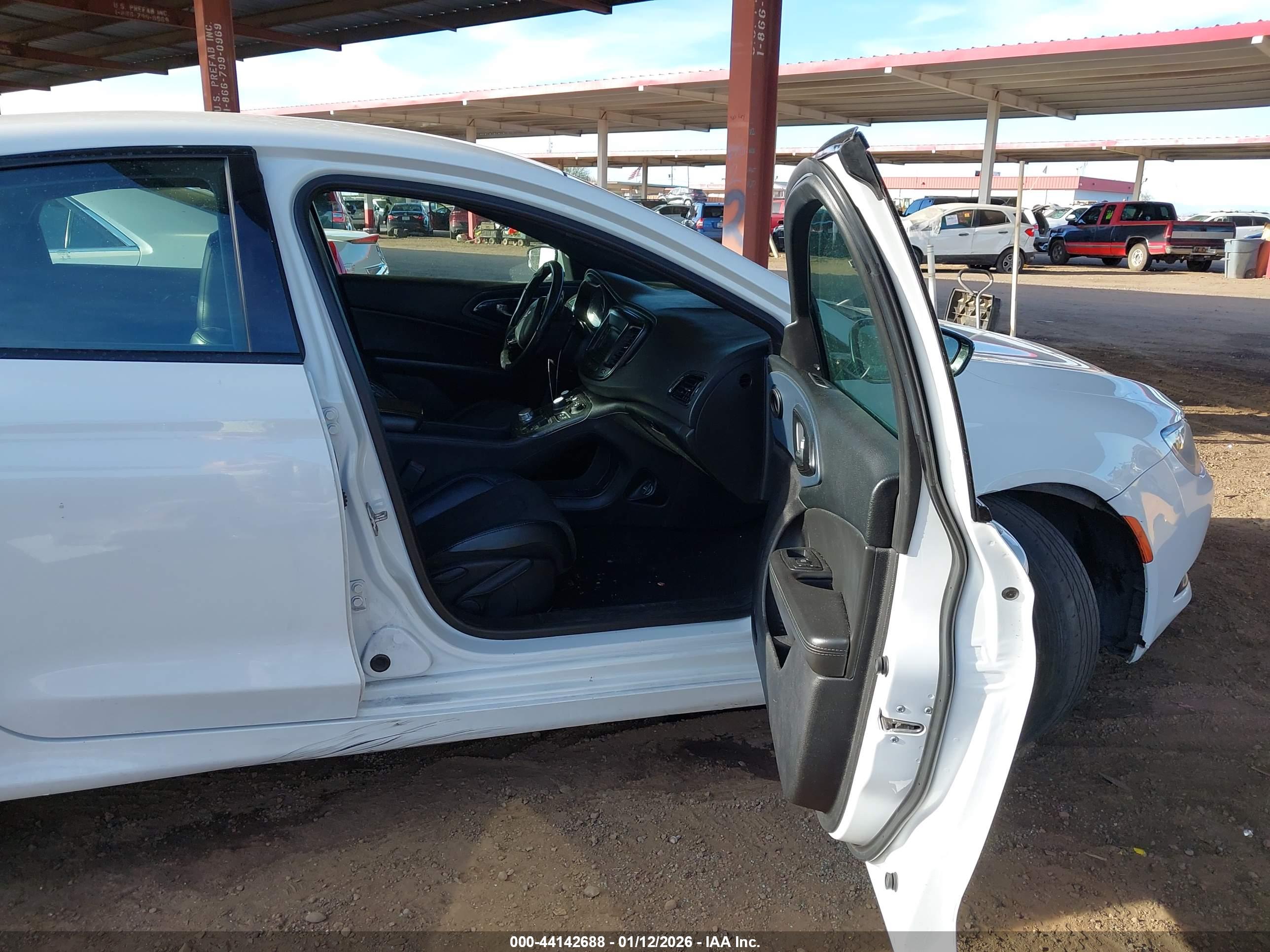CHRYSLER 200 image 5