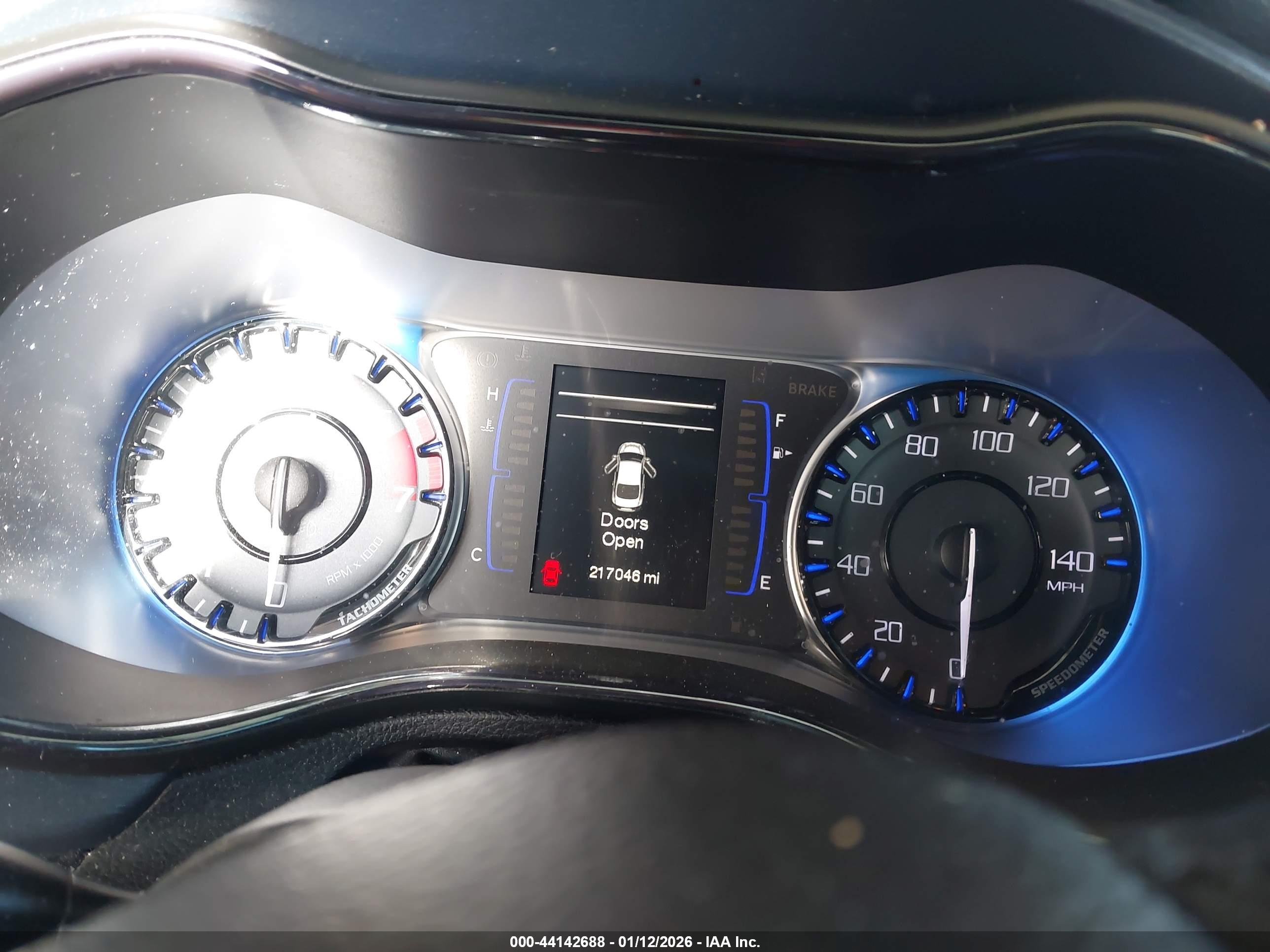 CHRYSLER 200 image 7