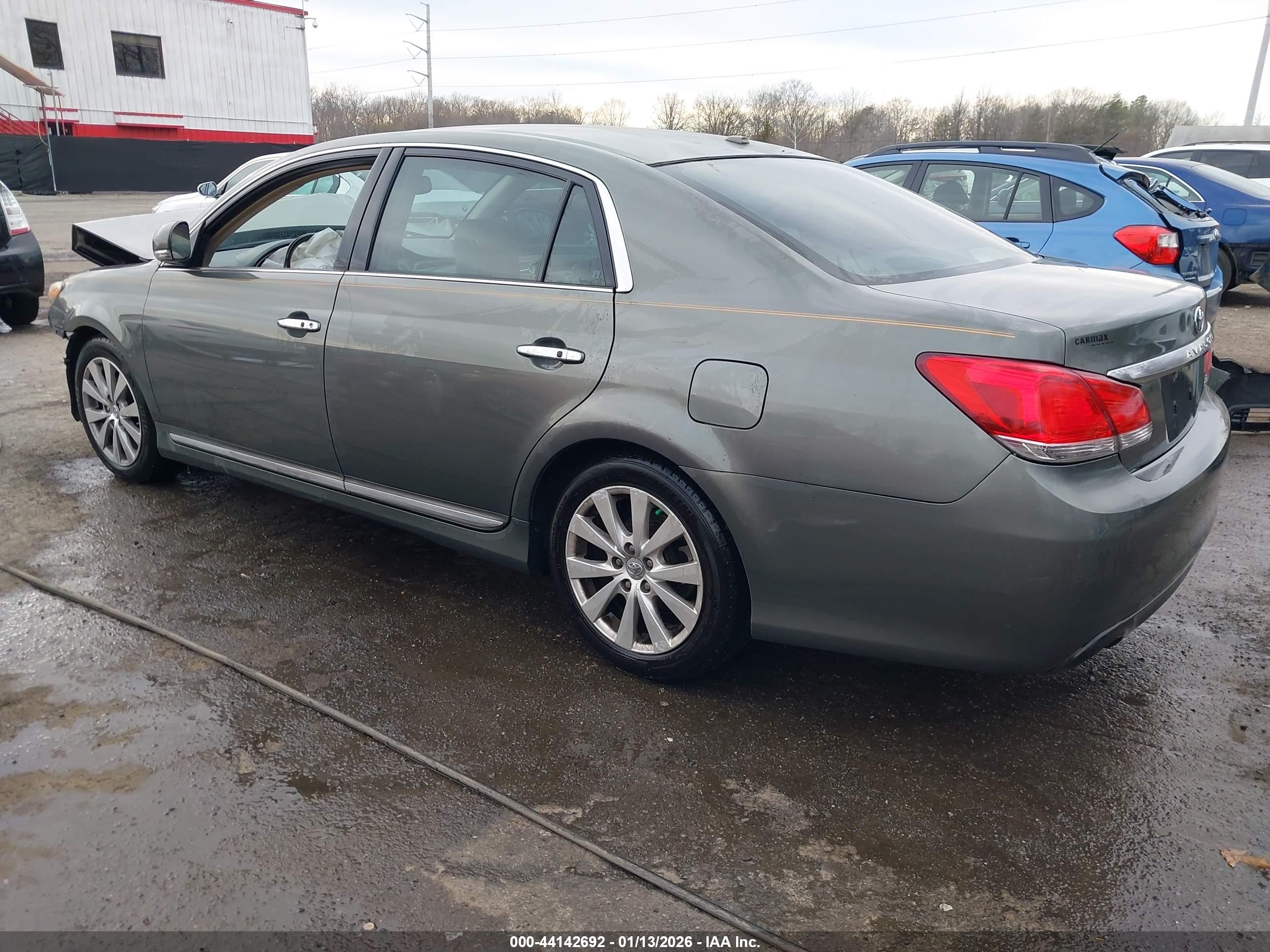 TOYOTA AVALON image 3