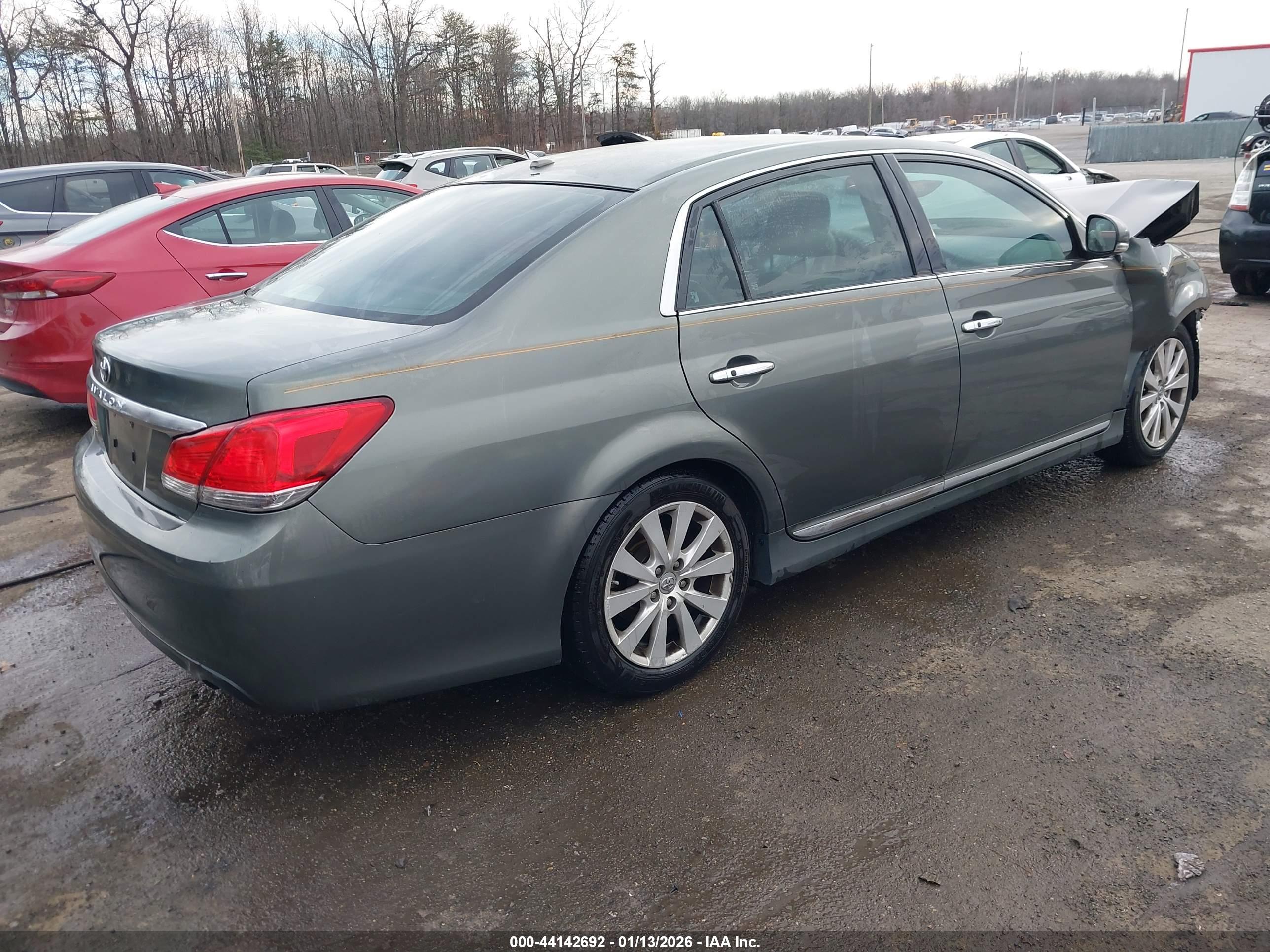 TOYOTA AVALON image 4