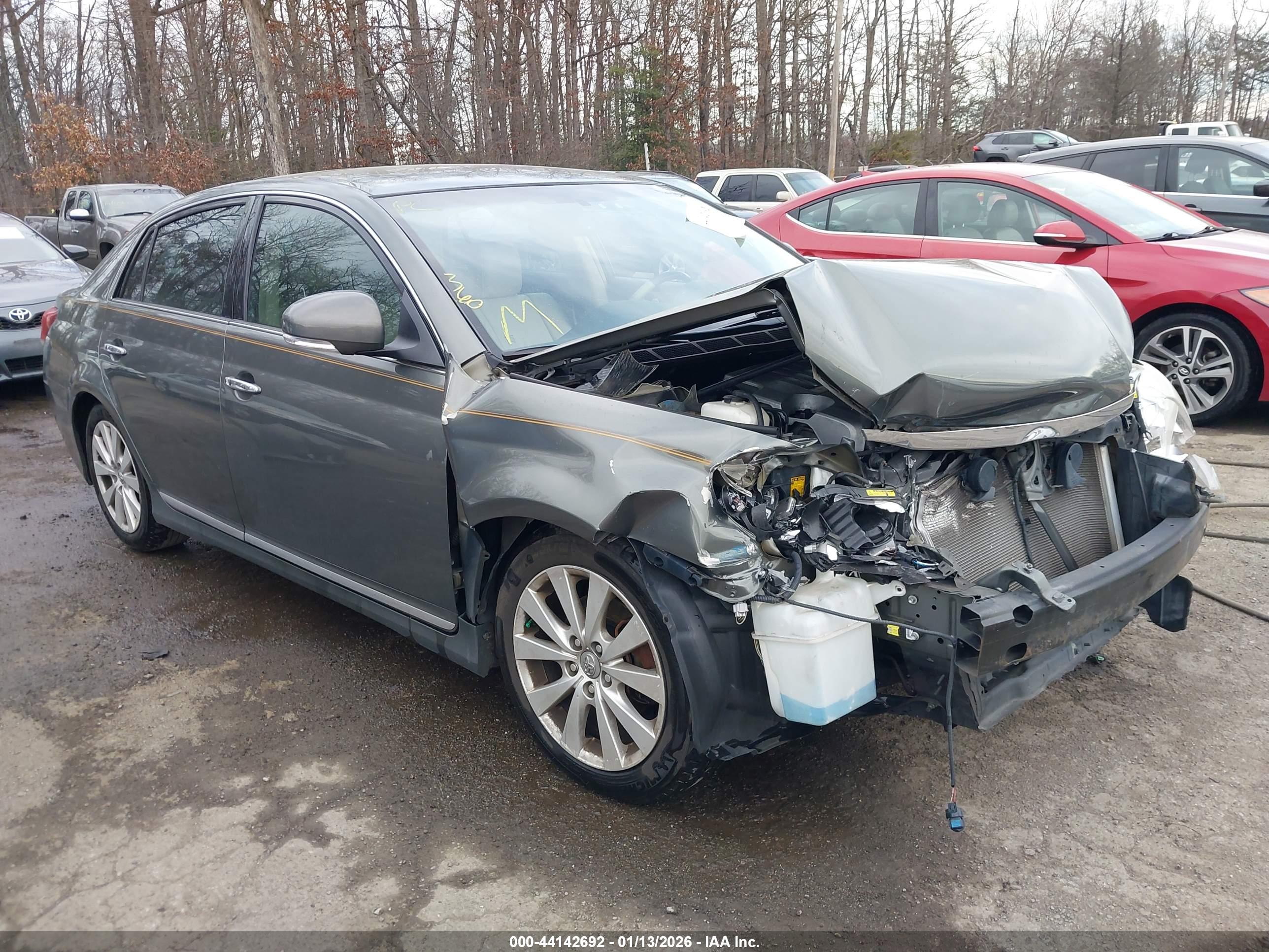 TOYOTA AVALON image 6