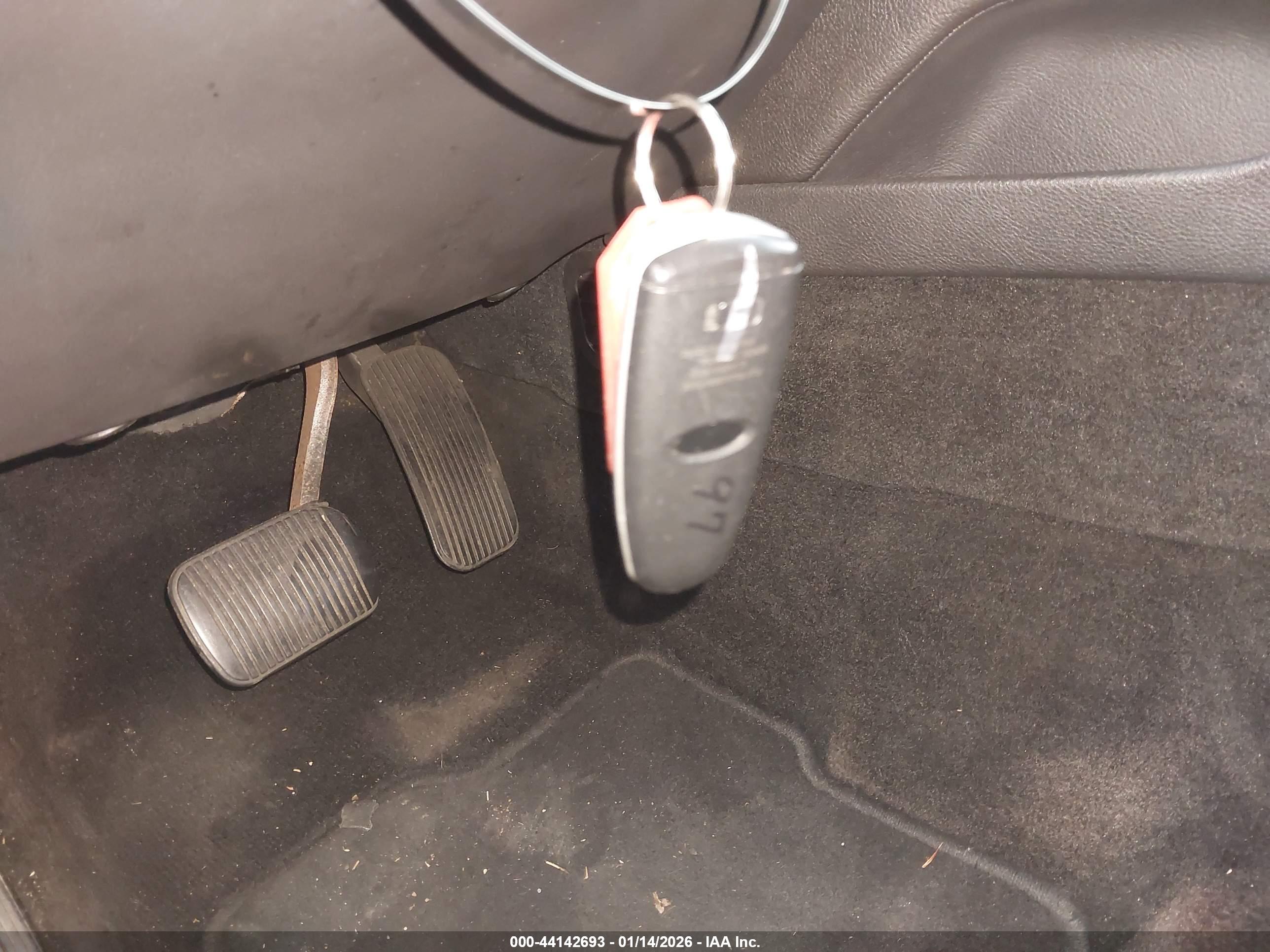 LINCOLN MKS image 11