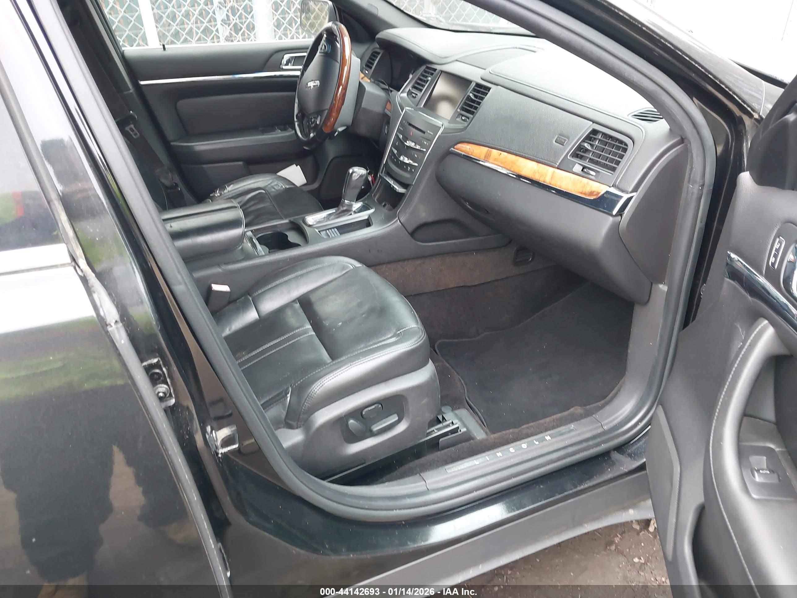 LINCOLN MKS image 5