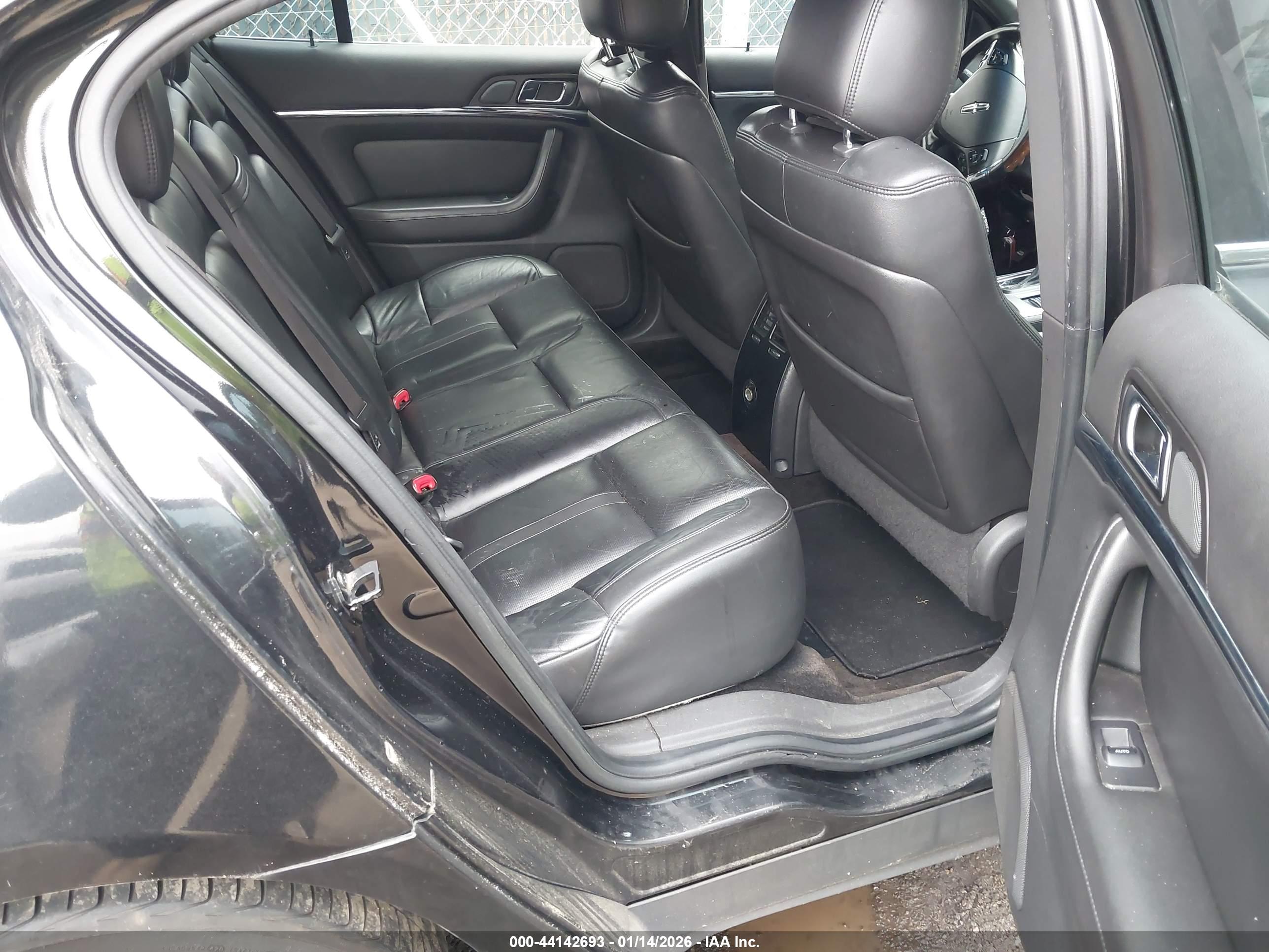 LINCOLN MKS image 8