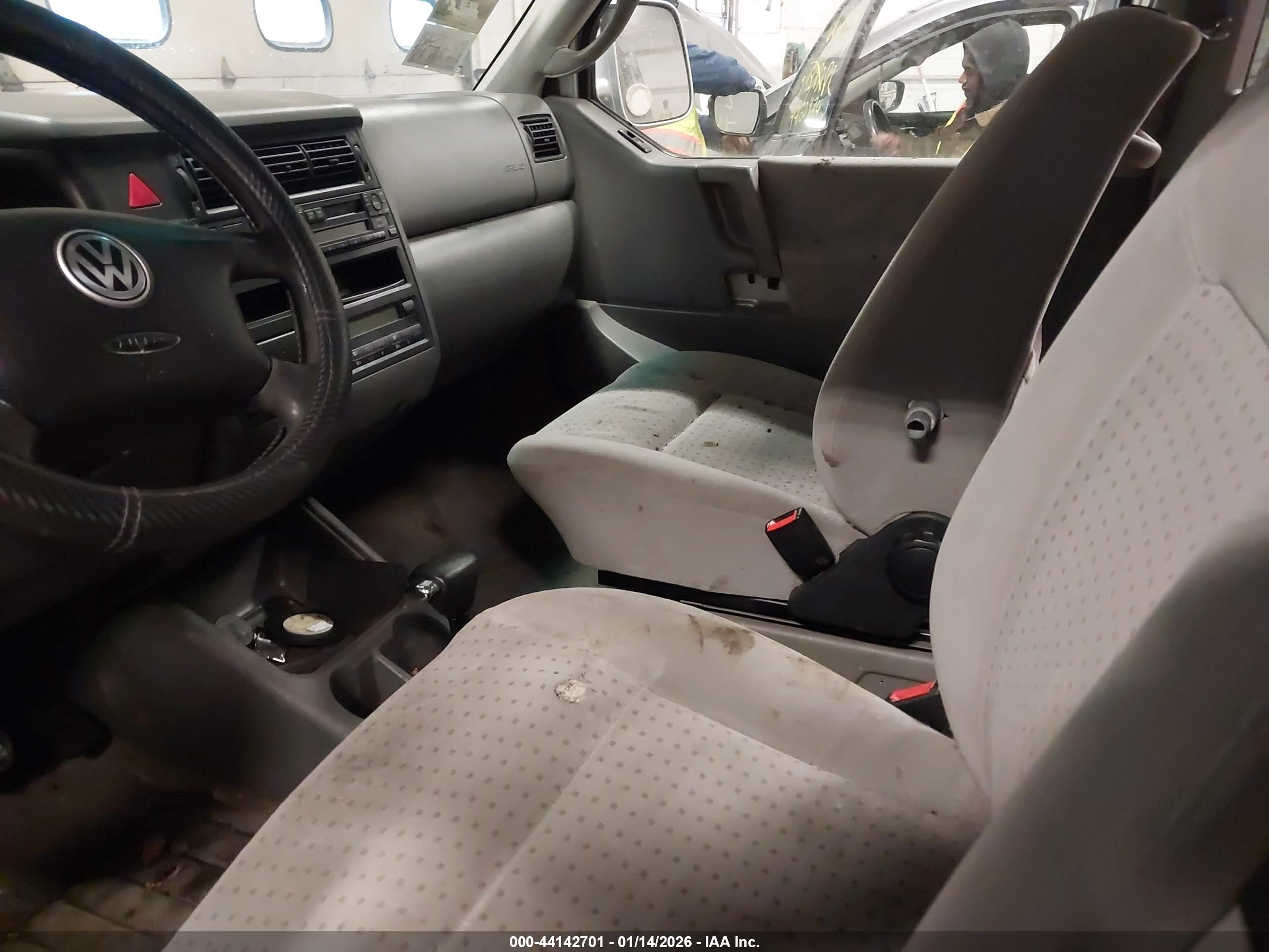 VOLKSWAGEN EUROVAN image 5