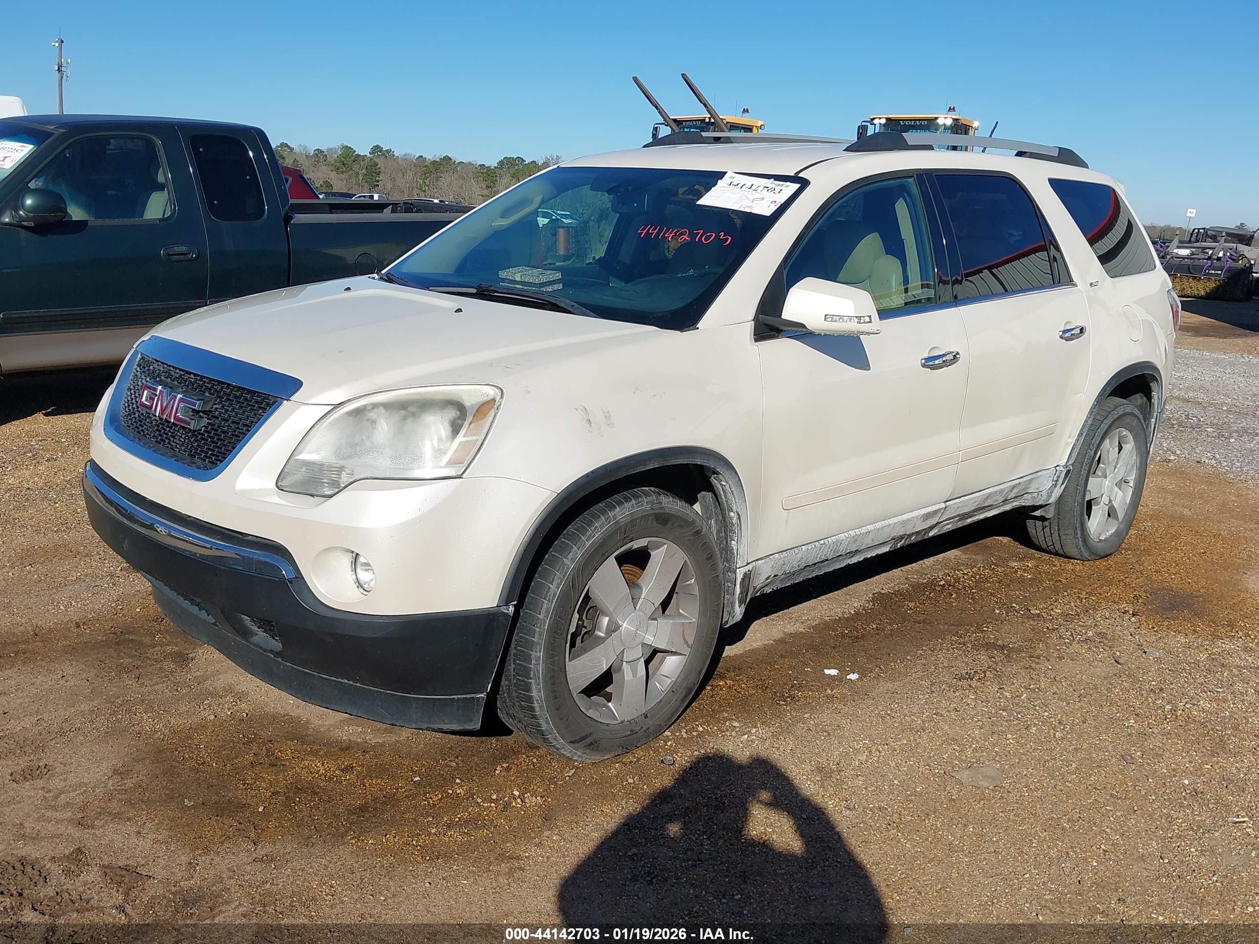 GMC ACADIA image 2