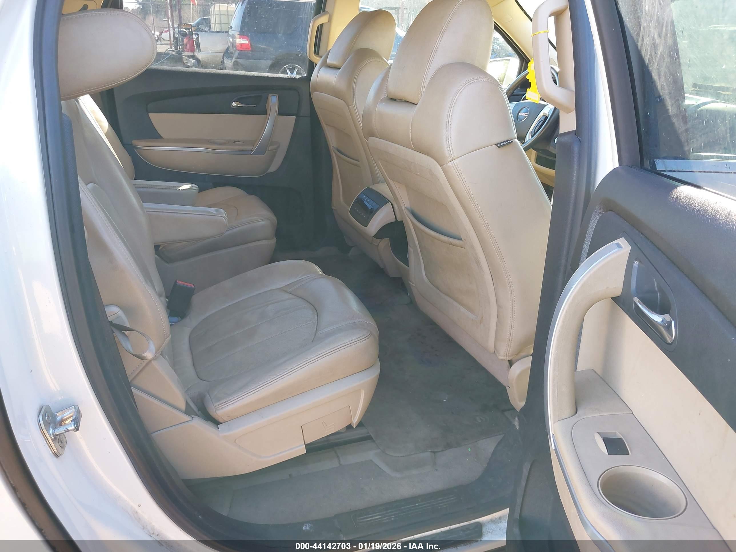 GMC ACADIA image 8